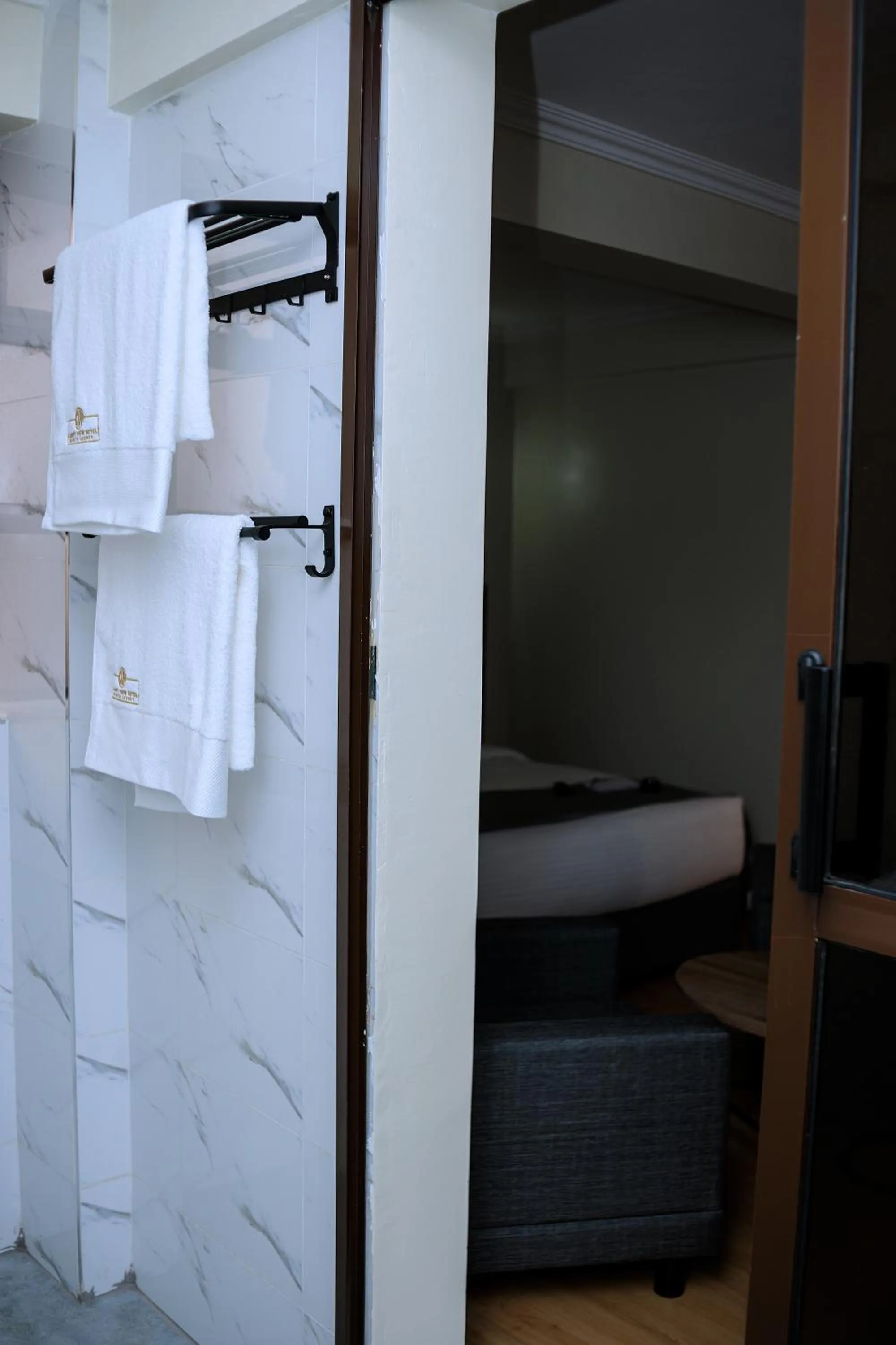 Bathroom, Bed in Canopy View Hotel