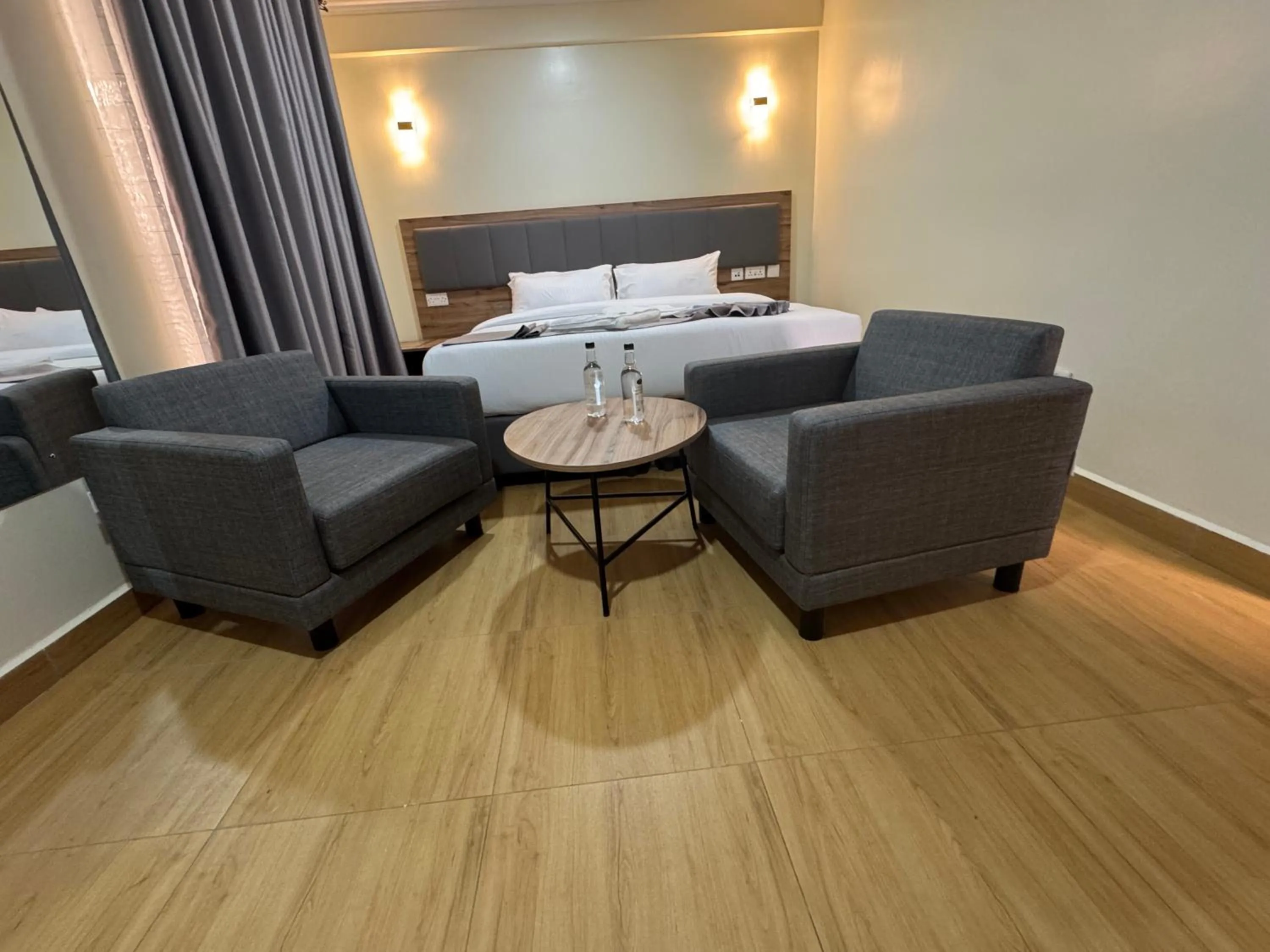 Bedroom, Bed in Canopy View Hotel