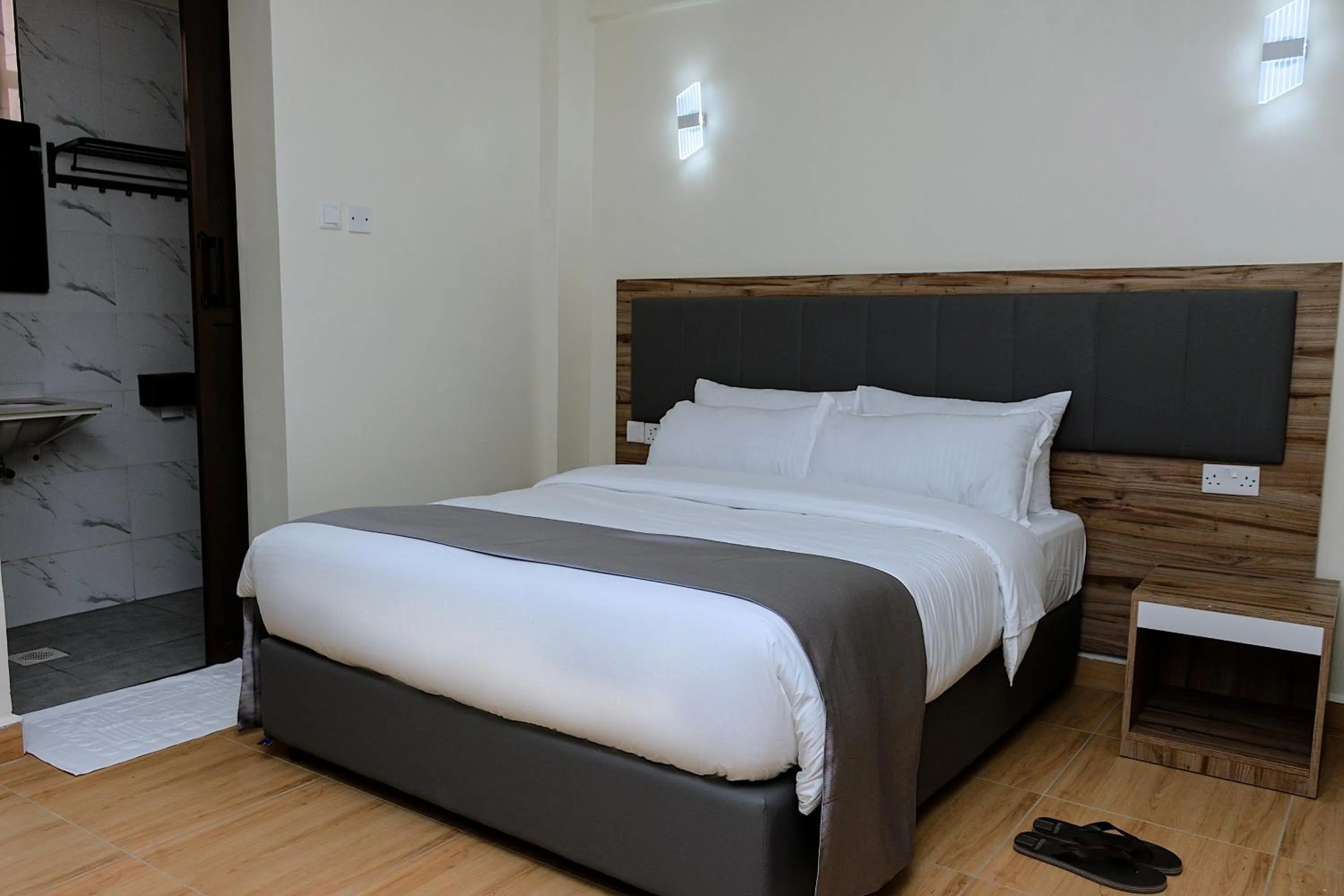 Bed in Canopy View Hotel