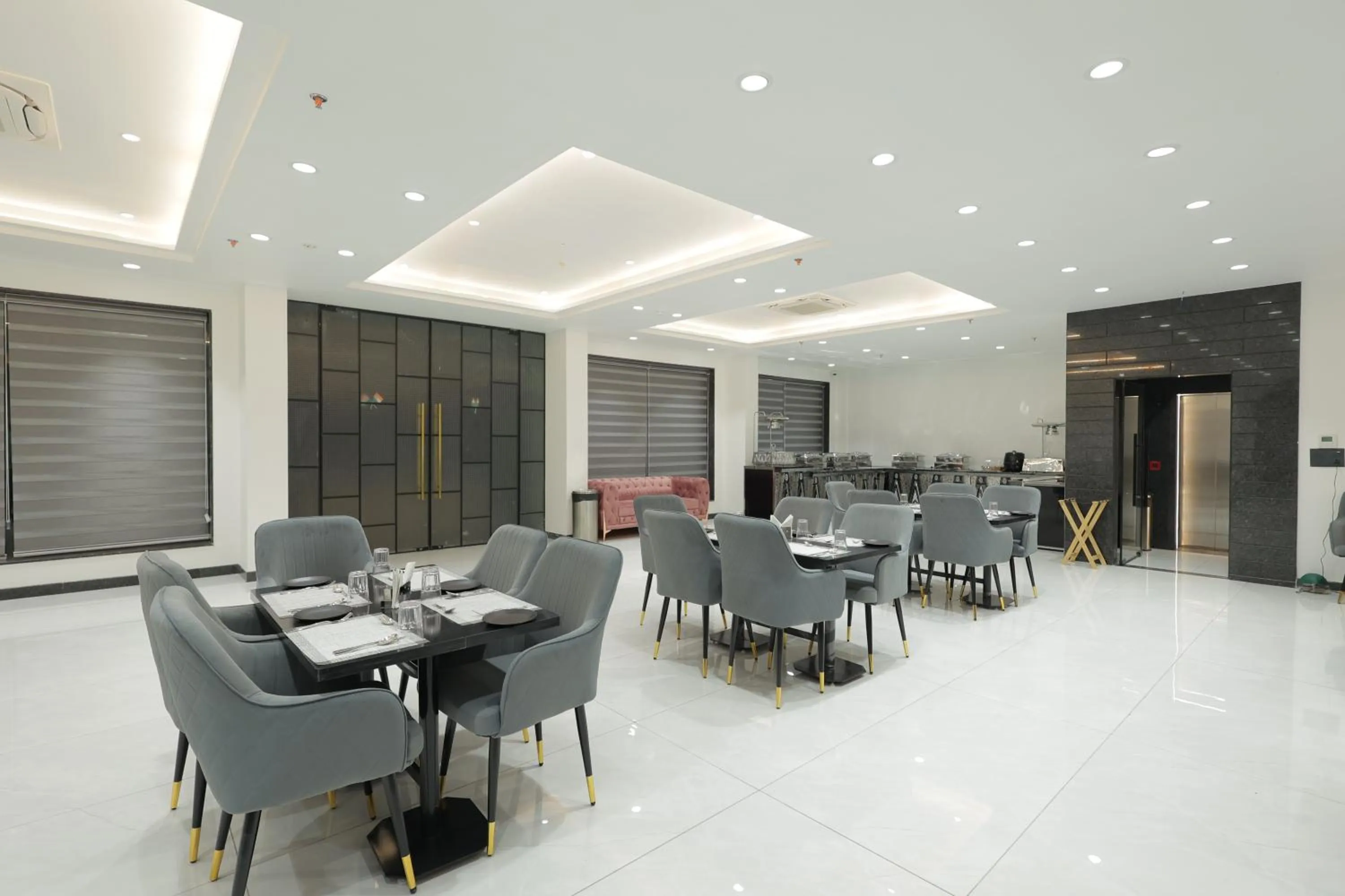 Restaurant/places to eat in SNJ Taj Grand