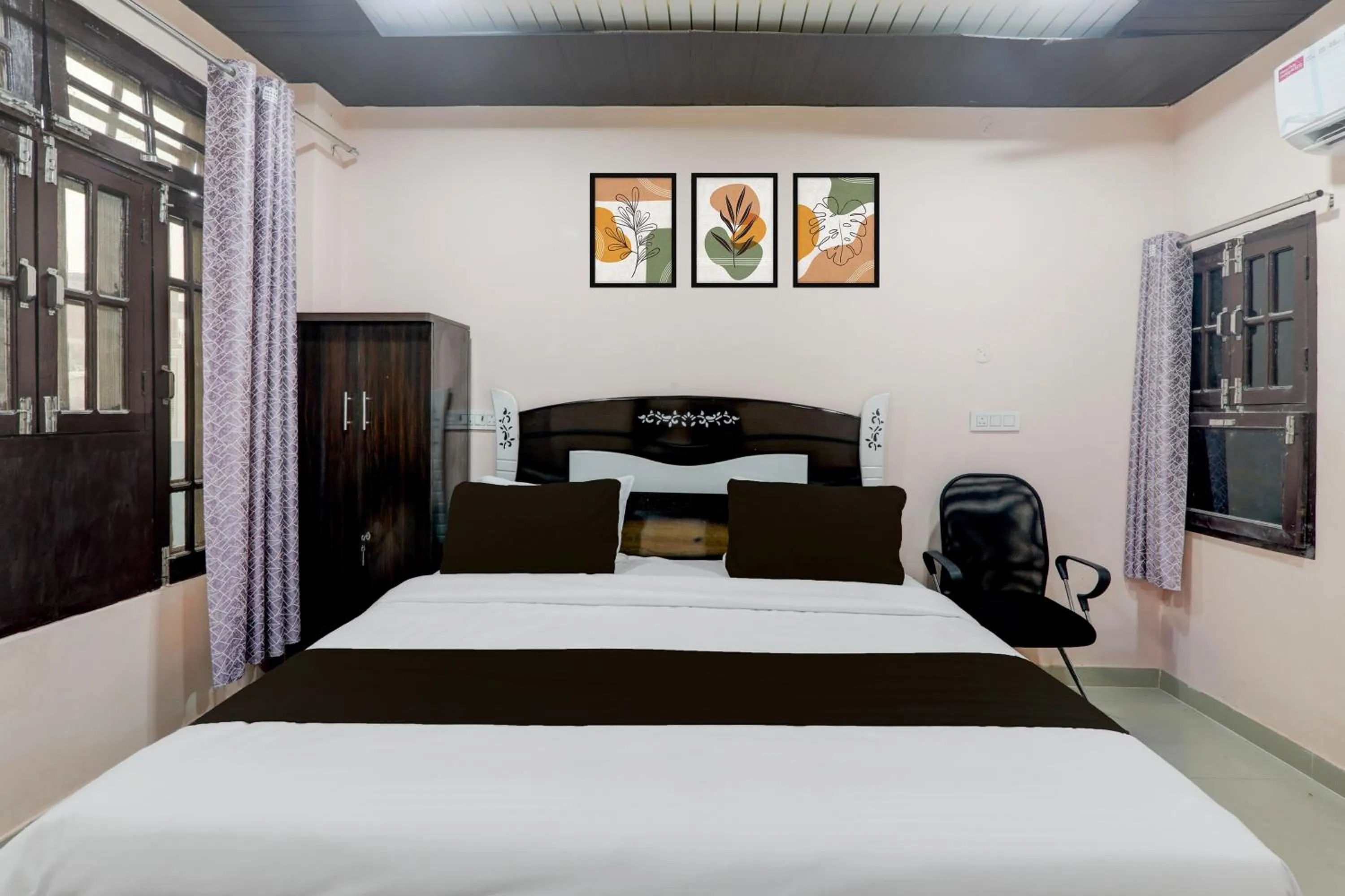 Bedroom, Bed in Super Hotel O Shri Buddheshwar Temple Lucknow