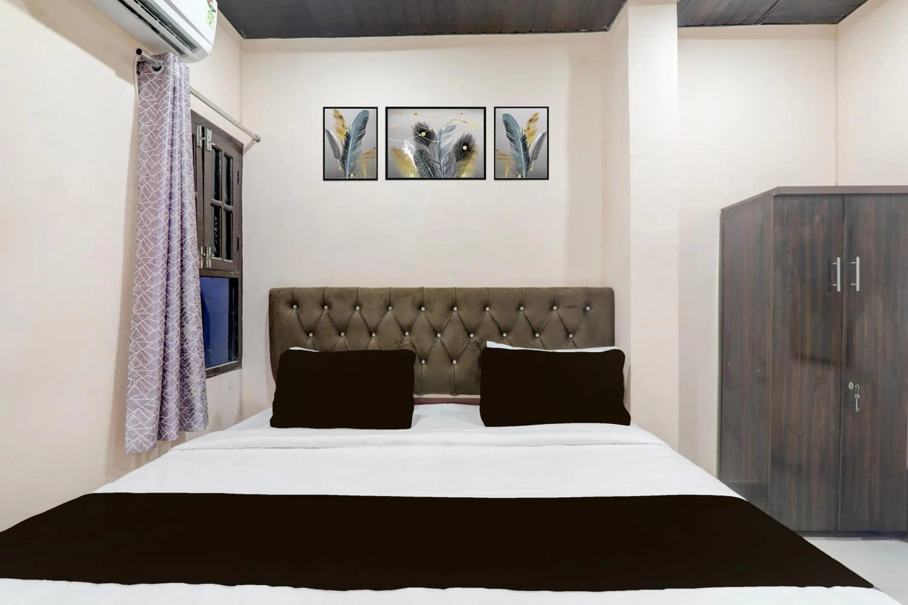 Bedroom, Bed in Super Hotel O Shri Buddheshwar Temple Lucknow