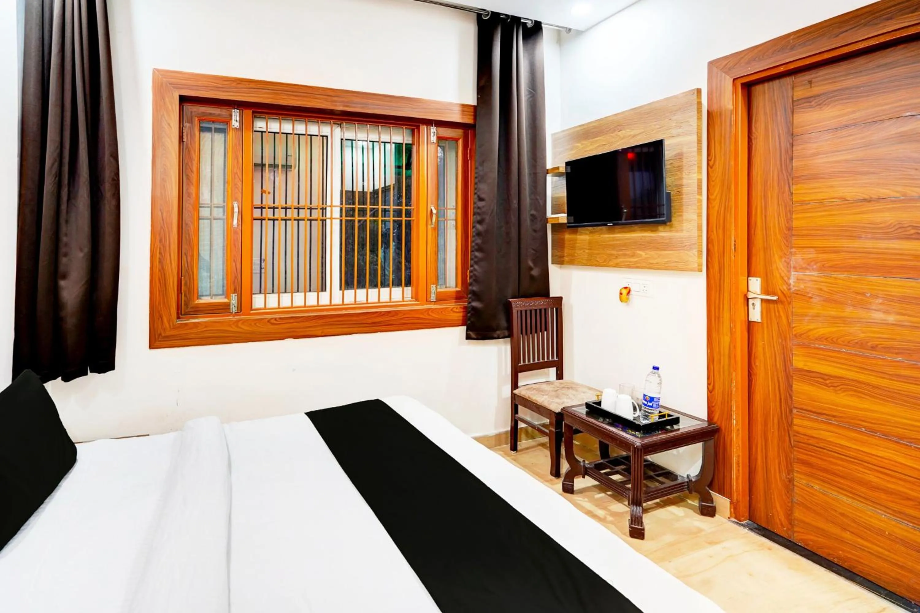 Bedroom in HOTEL O BONJOUR .INN NEAR CROWN PLAZA