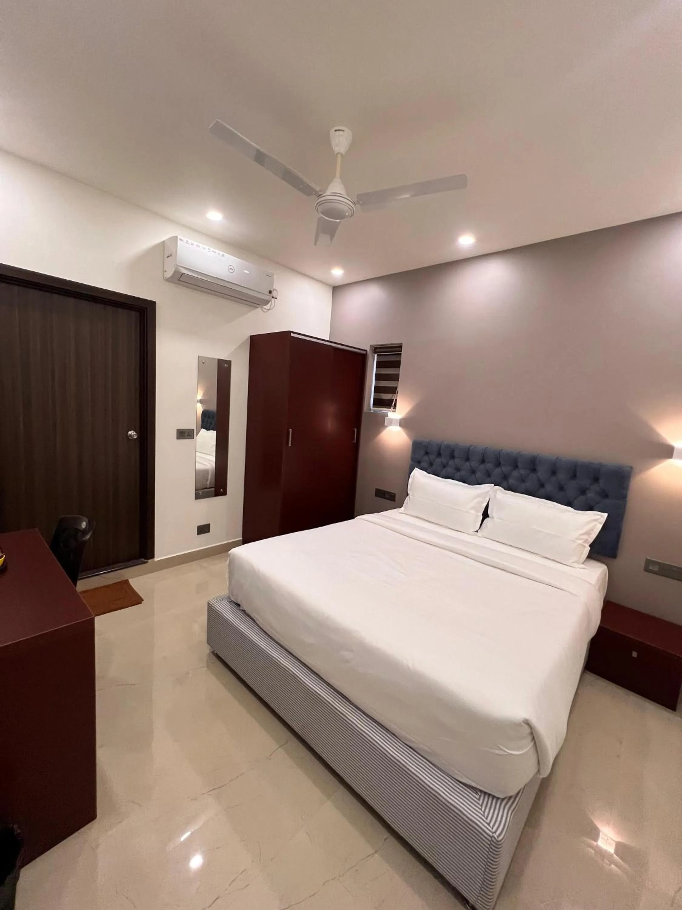 Bedroom, Bed in The Lotaz Hotel