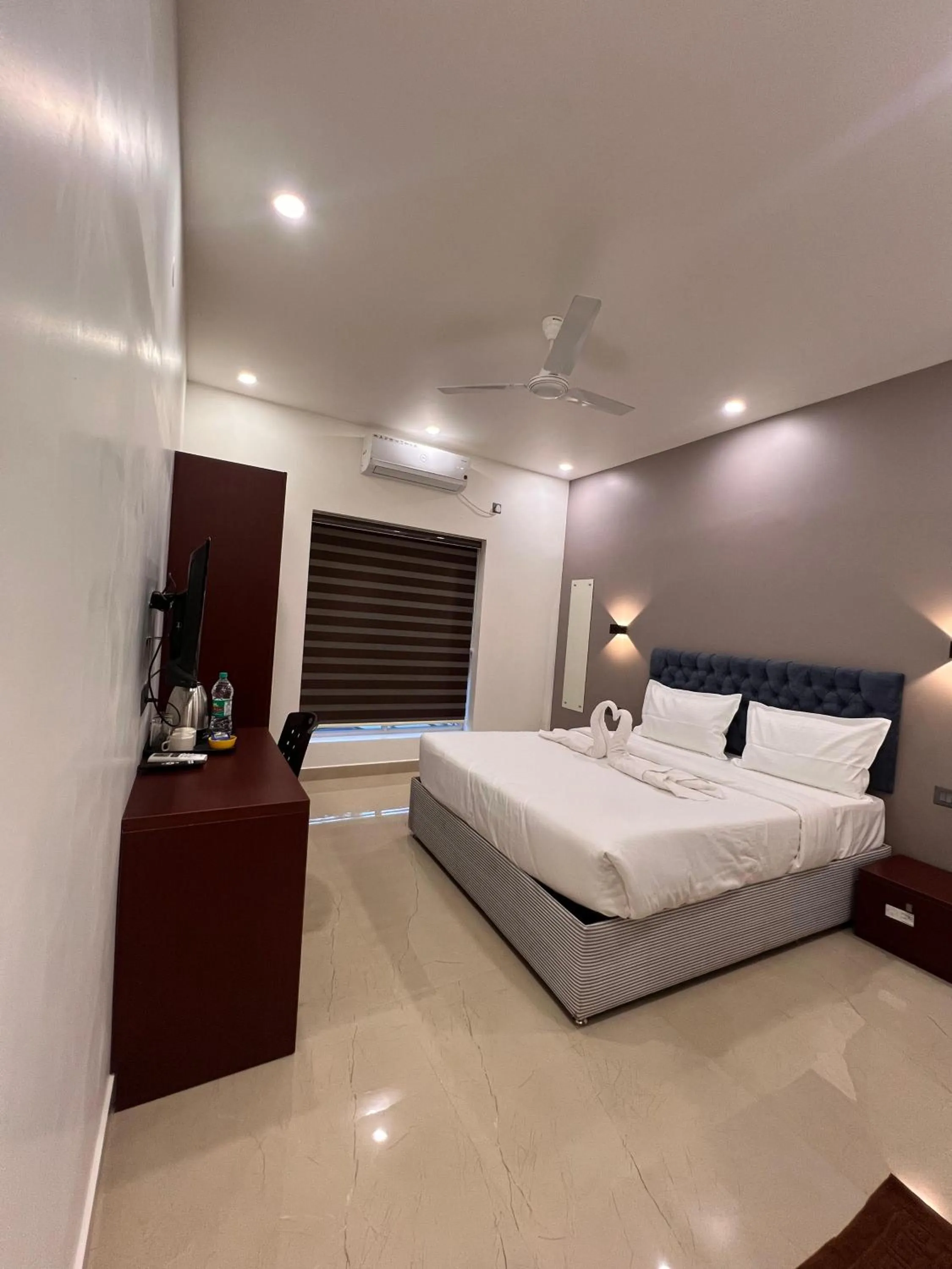 Bedroom, Bed in The Lotaz Hotel