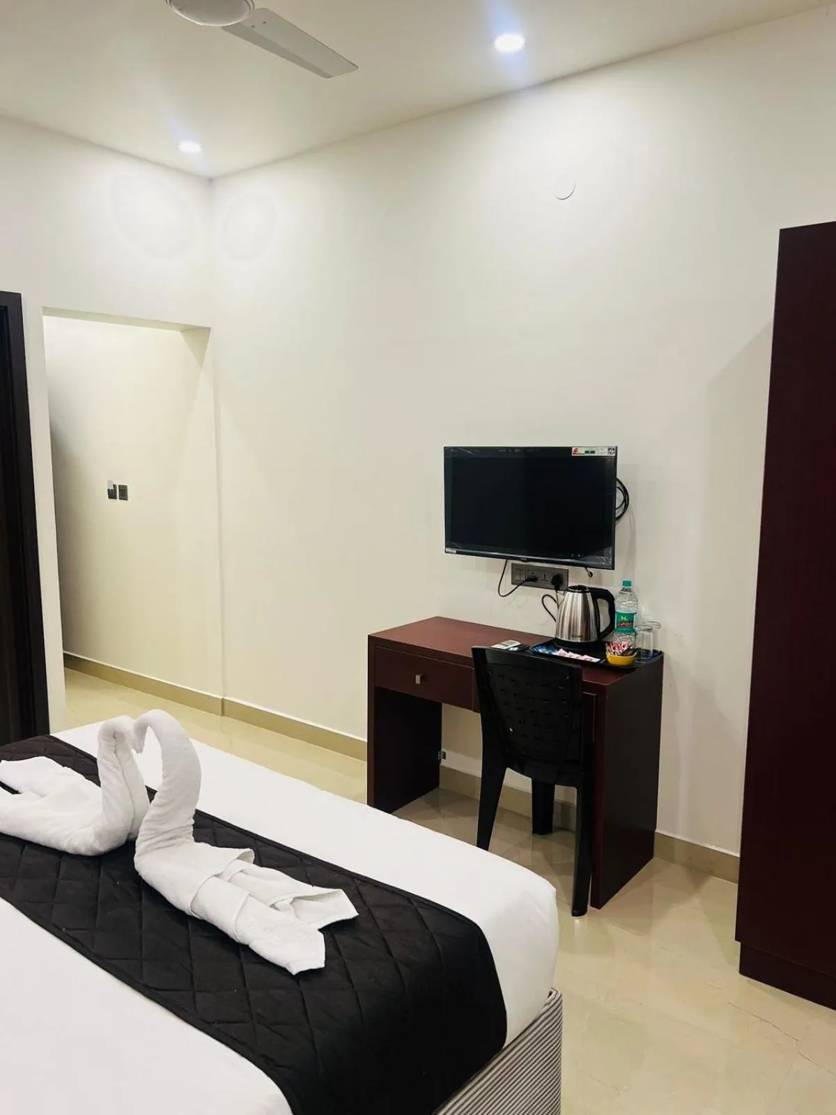 Photo of the whole room, Bed in The Lotaz Hotel