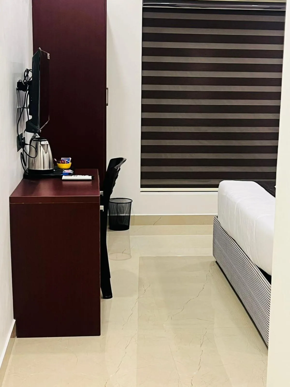 Kitchen or kitchenette, Bed in The Lotaz Hotel