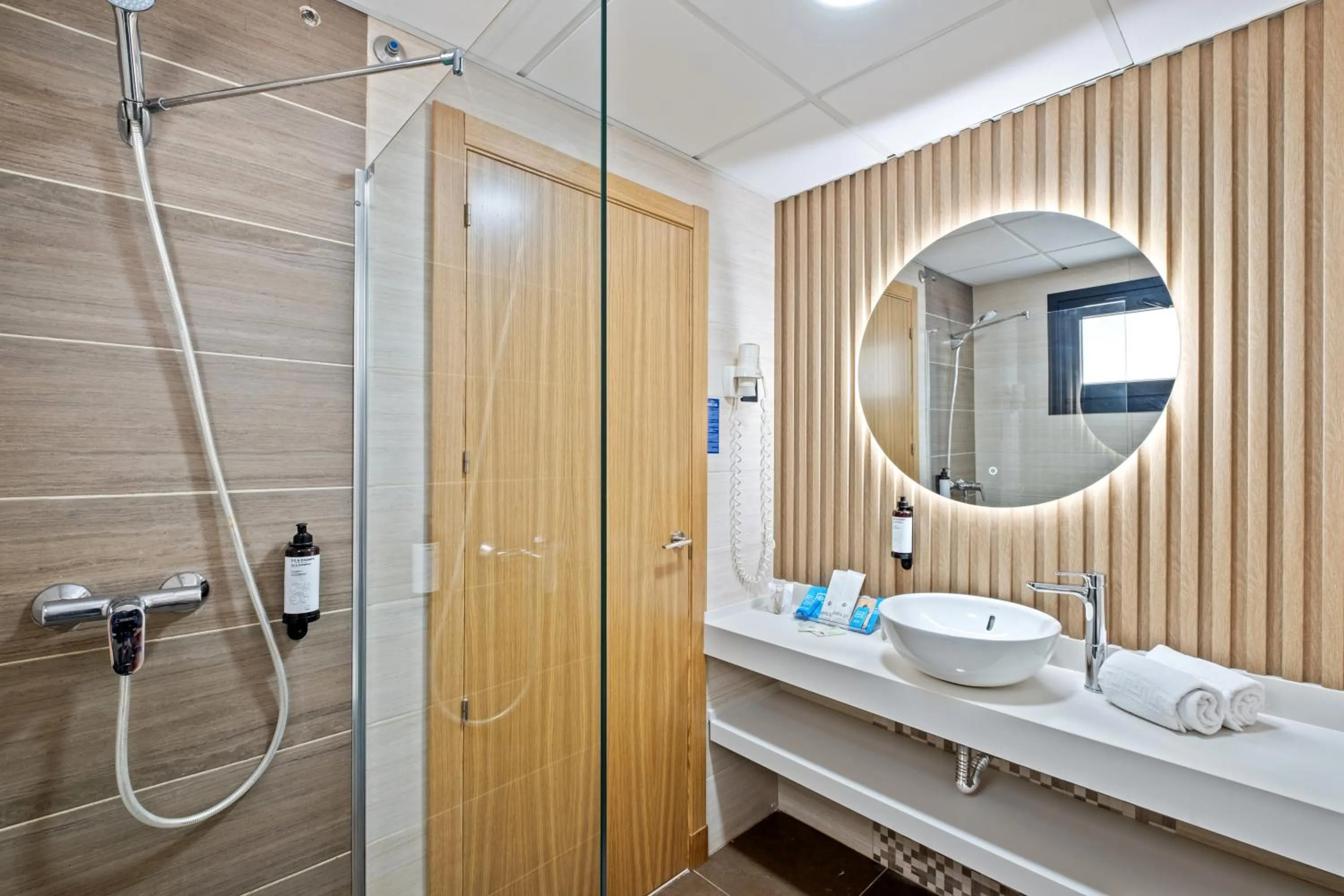 Bathroom in Hotel Puente Real