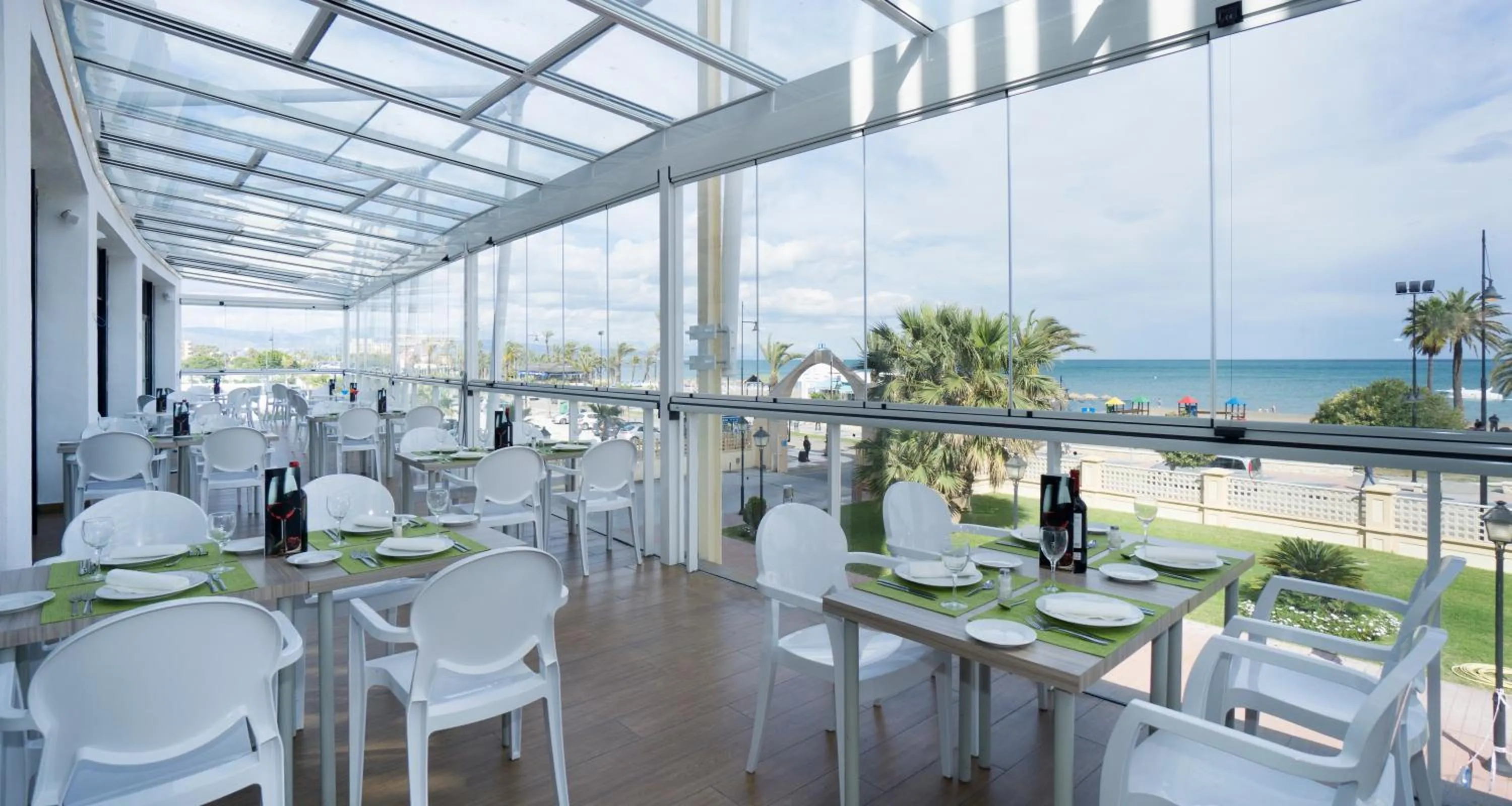 Restaurant/places to eat in Hotel Puente Real