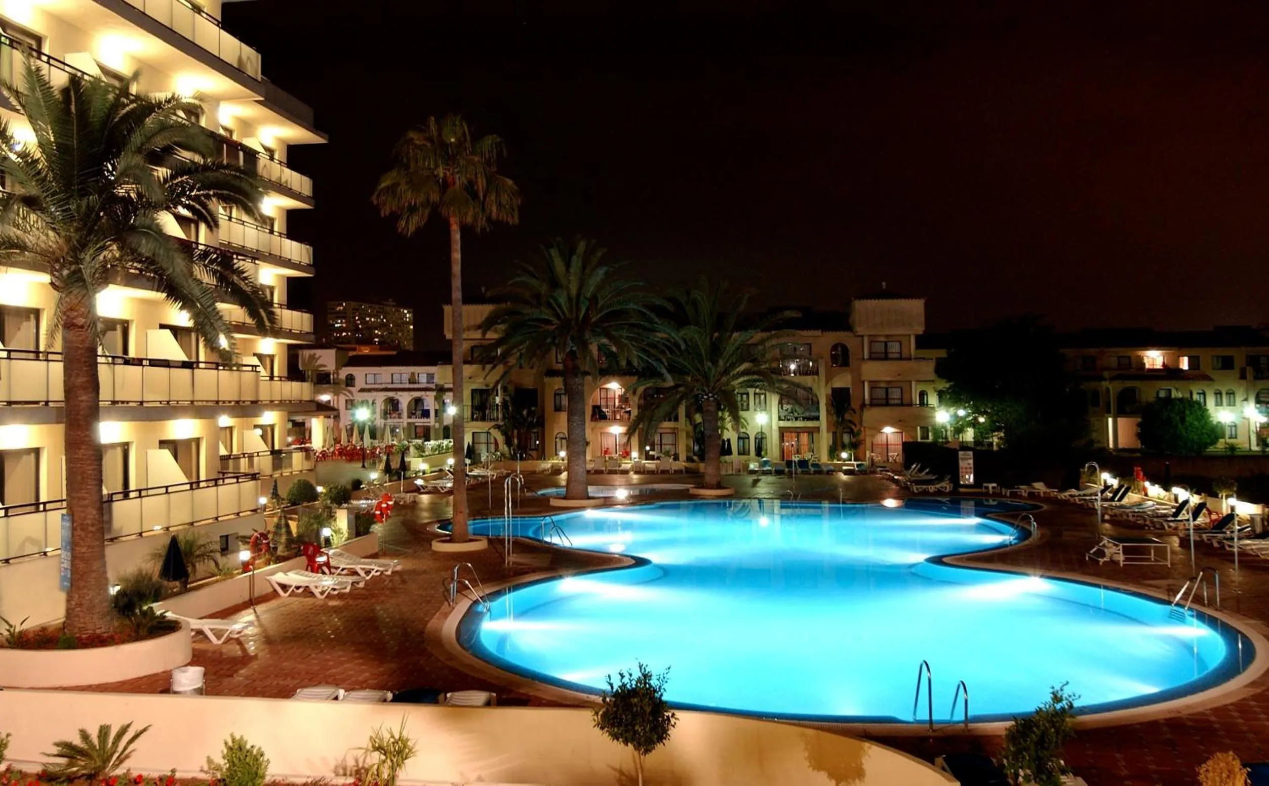 Swimming pool in Hotel Puente Real