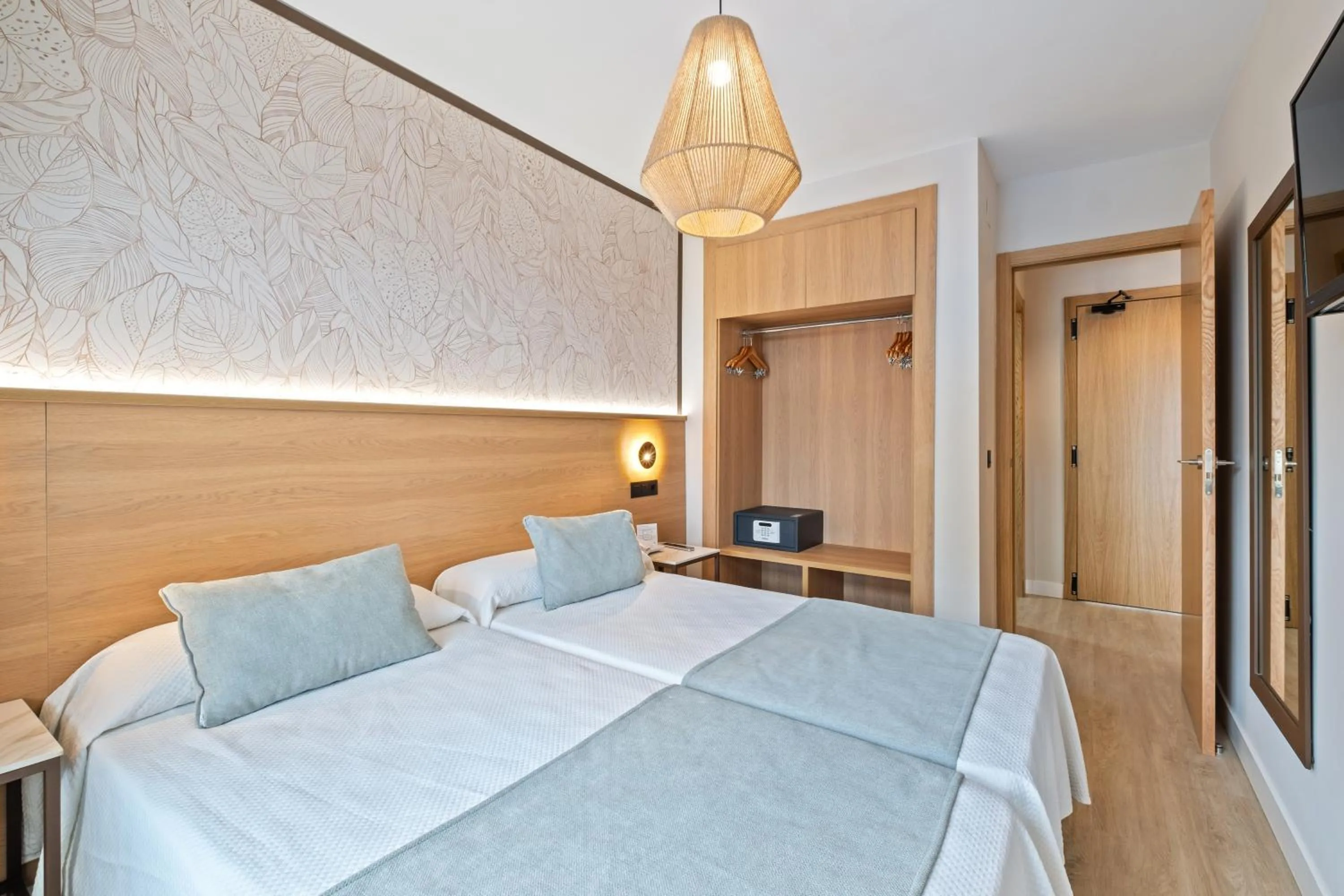 Bedroom, Bed in Hotel Puente Real