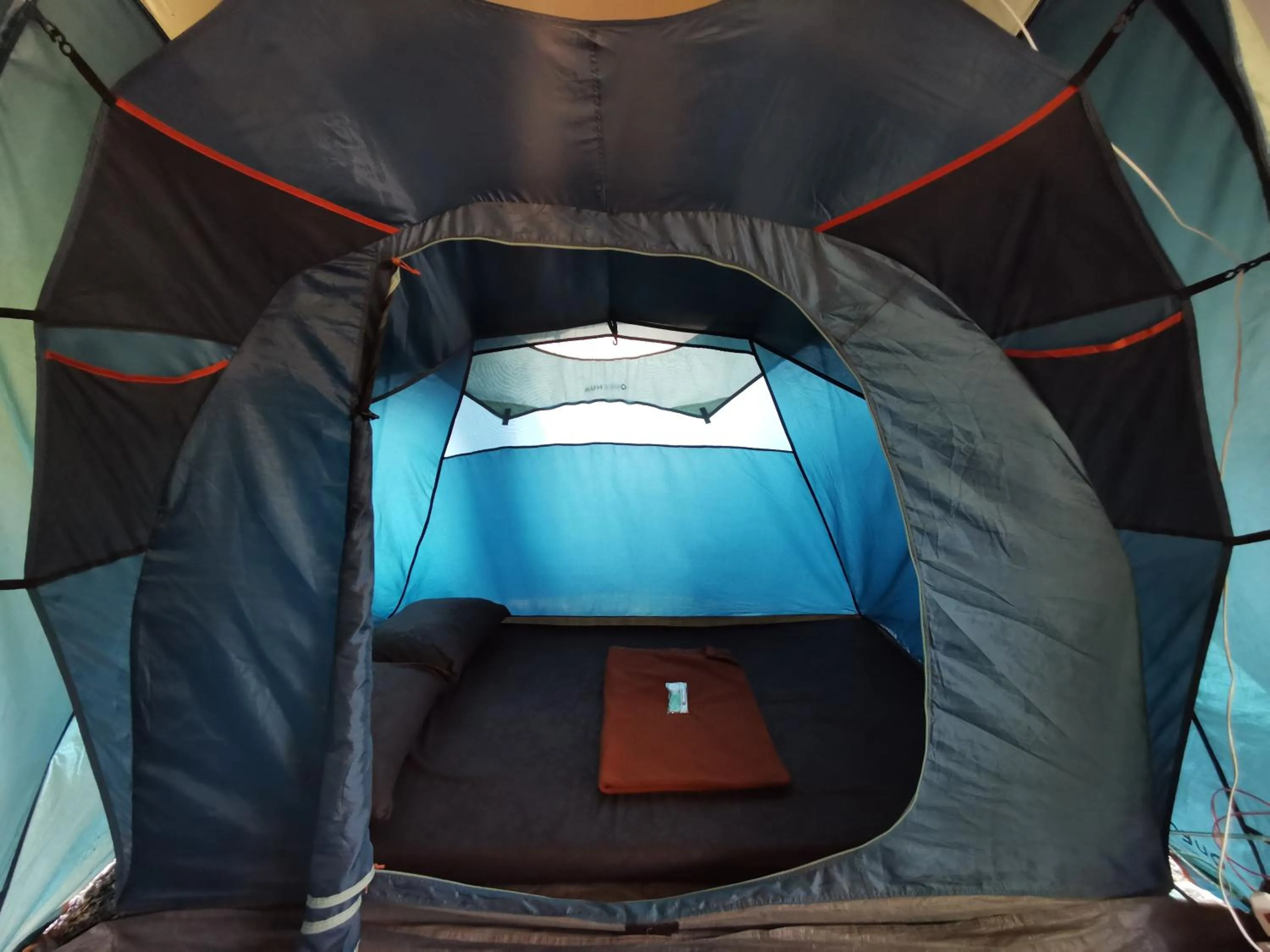 Bedroom in corak alam glamping