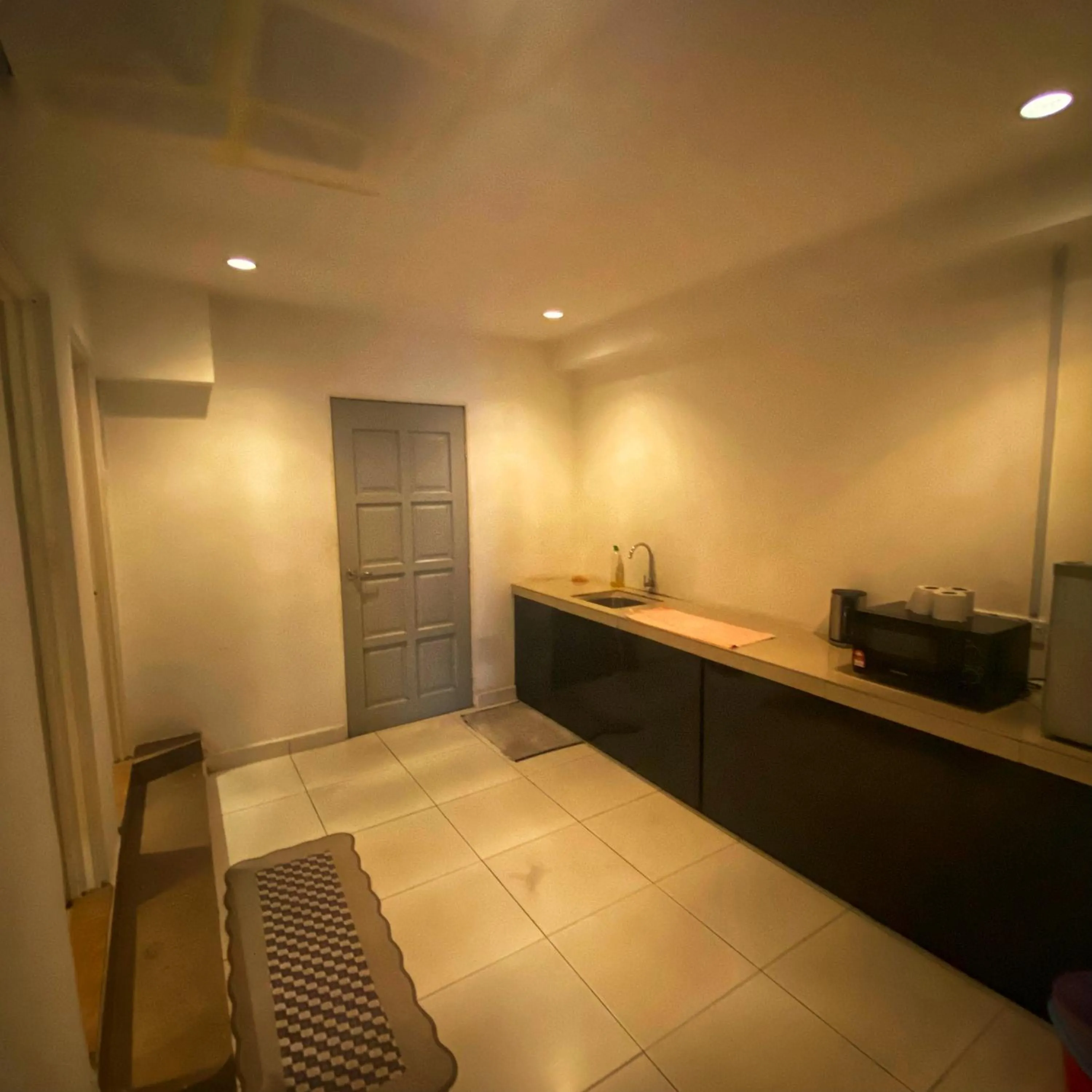 Kitchen or kitchenette, Bed in Ipoh Apartment Suites
