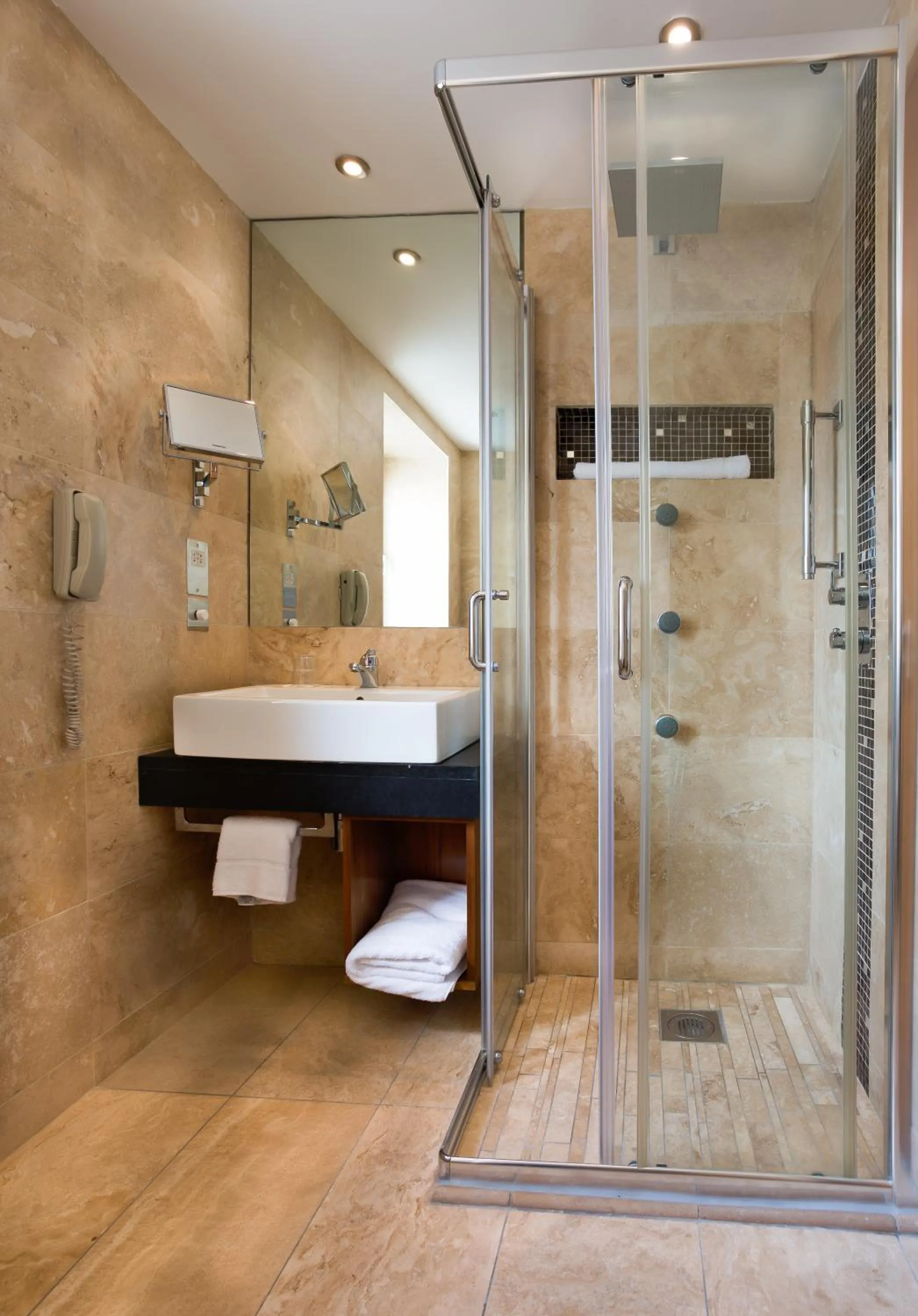 Bathroom in Rochestown Park Hotel & Leisure Centre