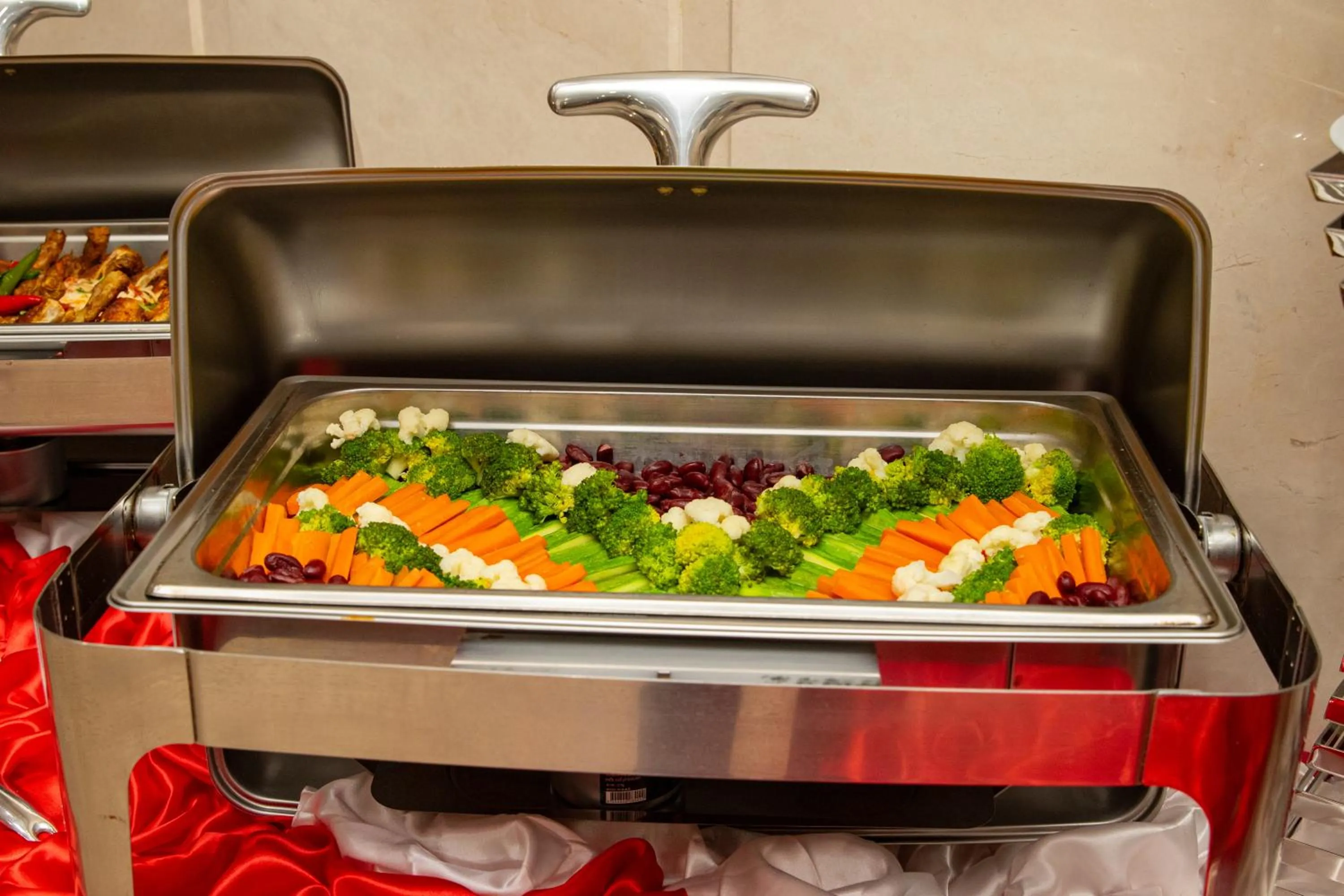 Restaurant/places to eat in Maysan Al Maqam Hotel