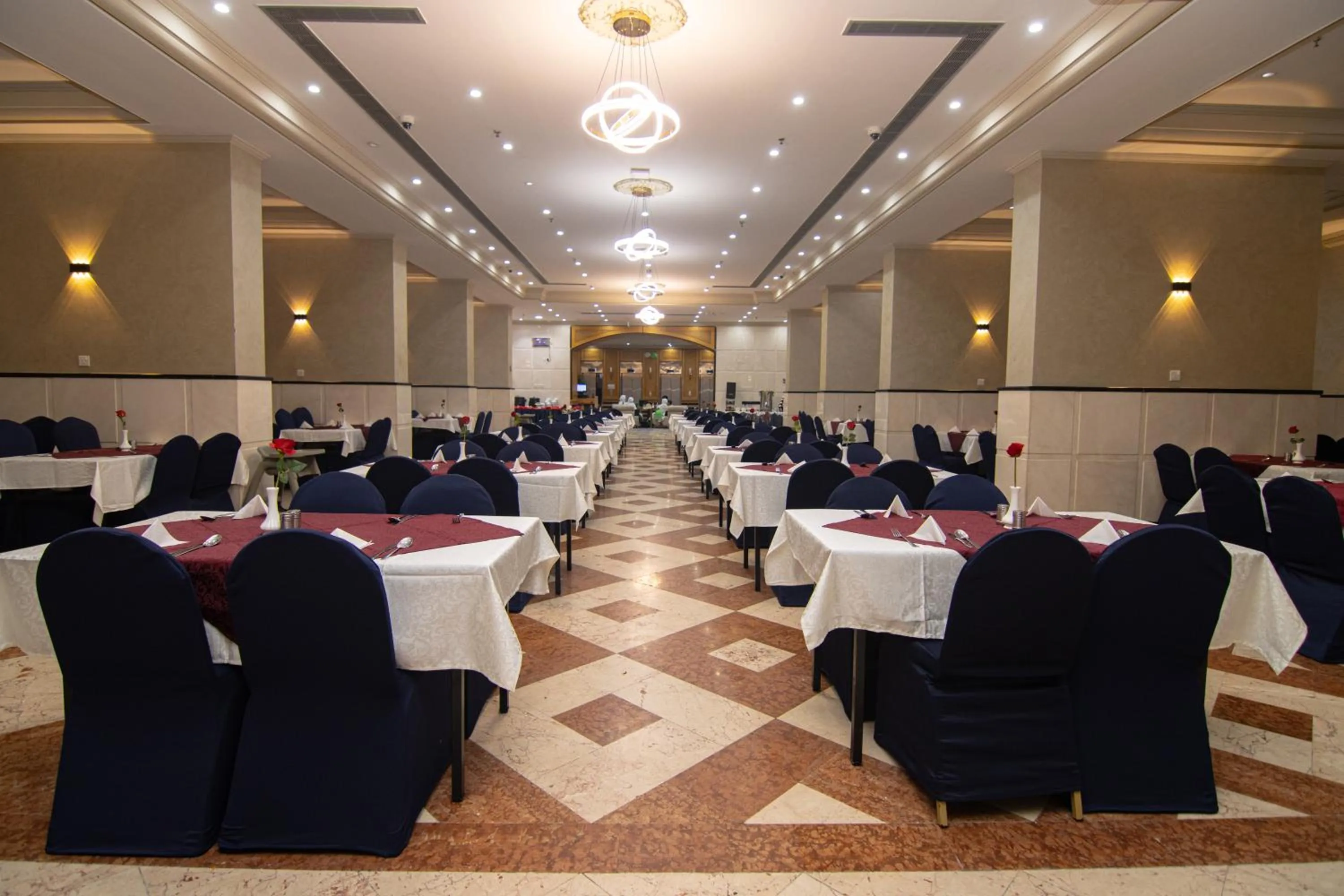 Restaurant/places to eat in Maysan Al Maqam Hotel