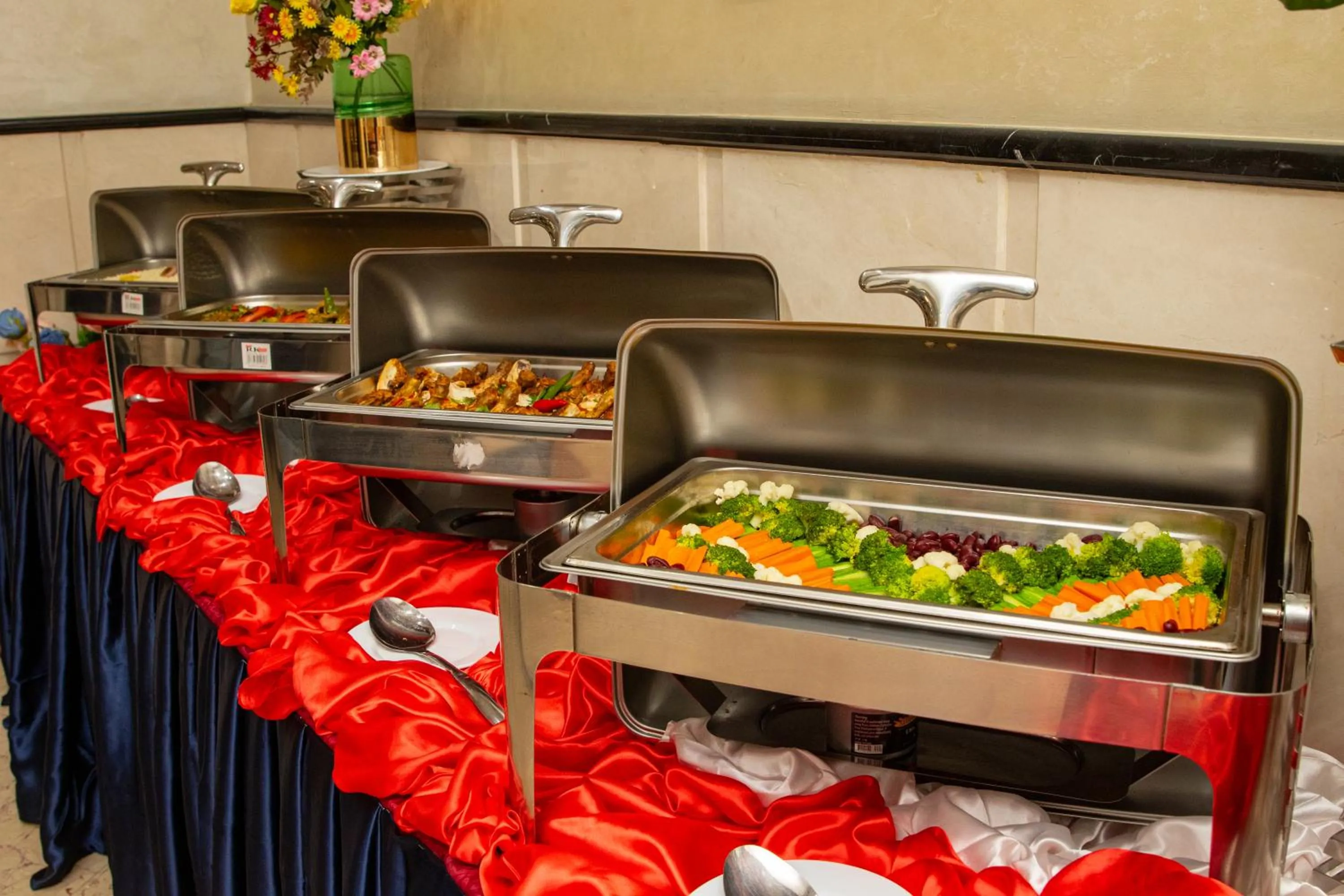 Restaurant/places to eat in Maysan Al Maqam Hotel