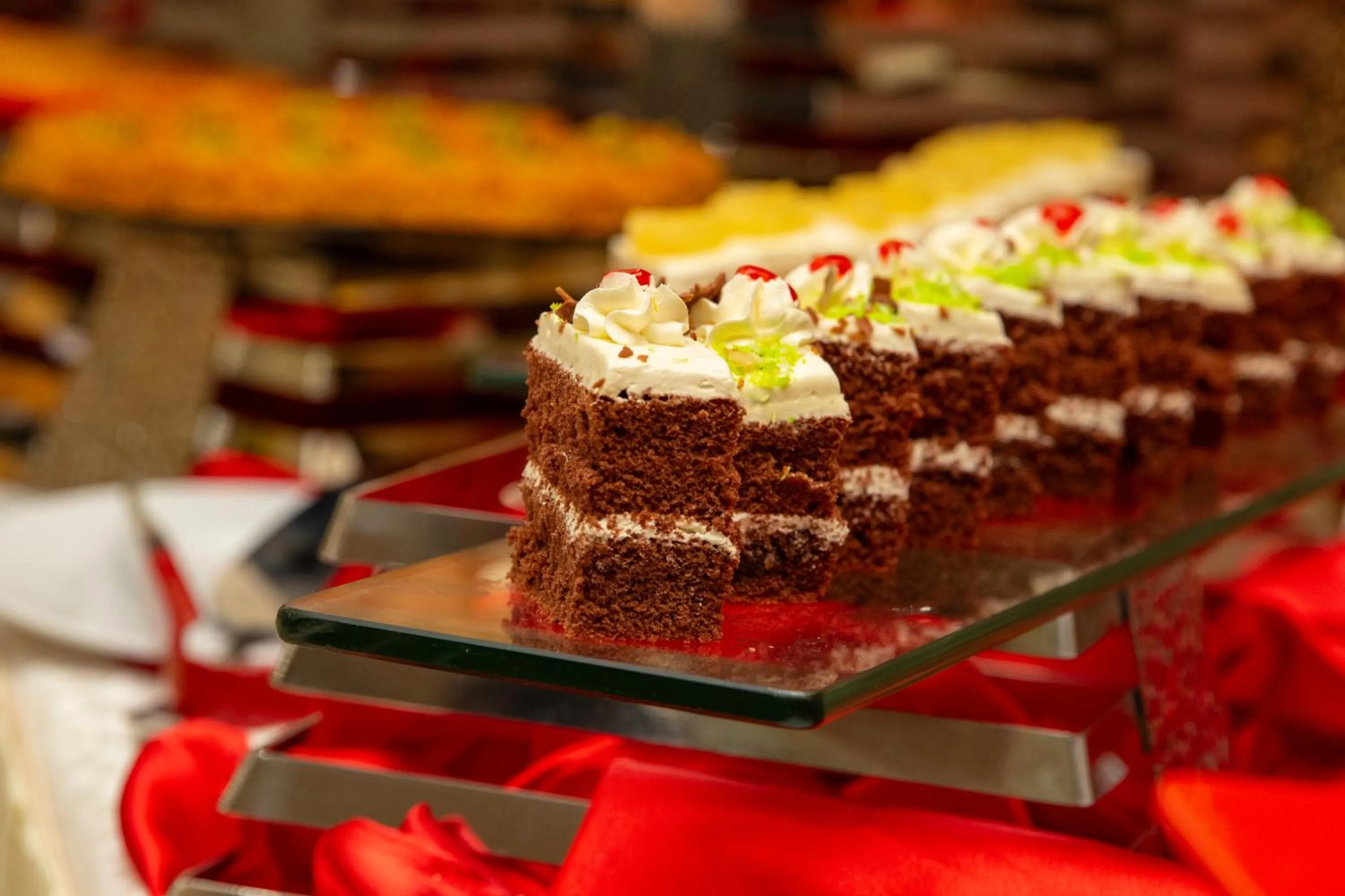 Restaurant/places to eat in Maysan Al Maqam Hotel