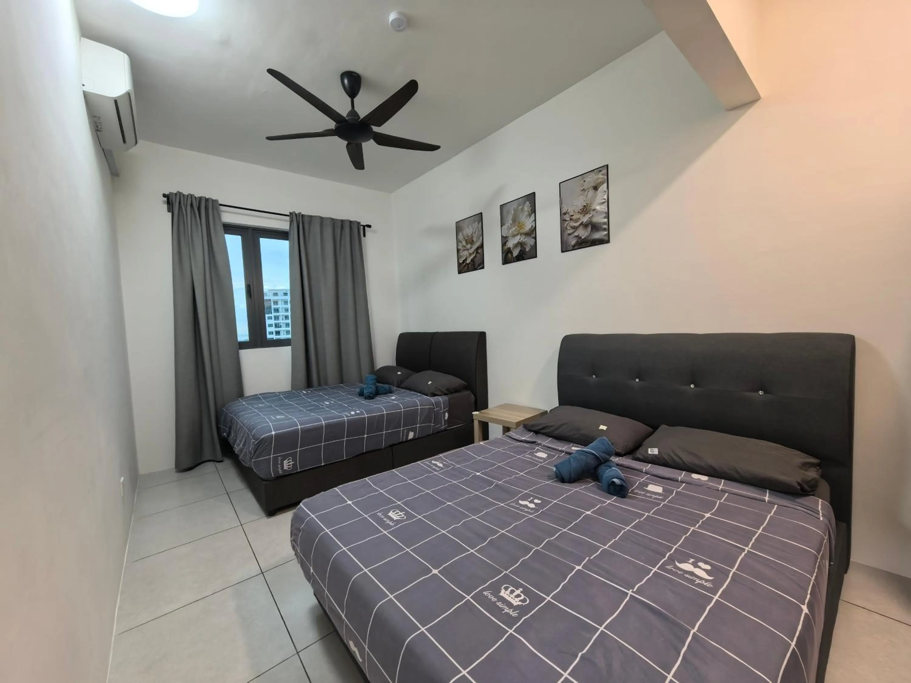 Bed in Bahagia Family House in Meritus