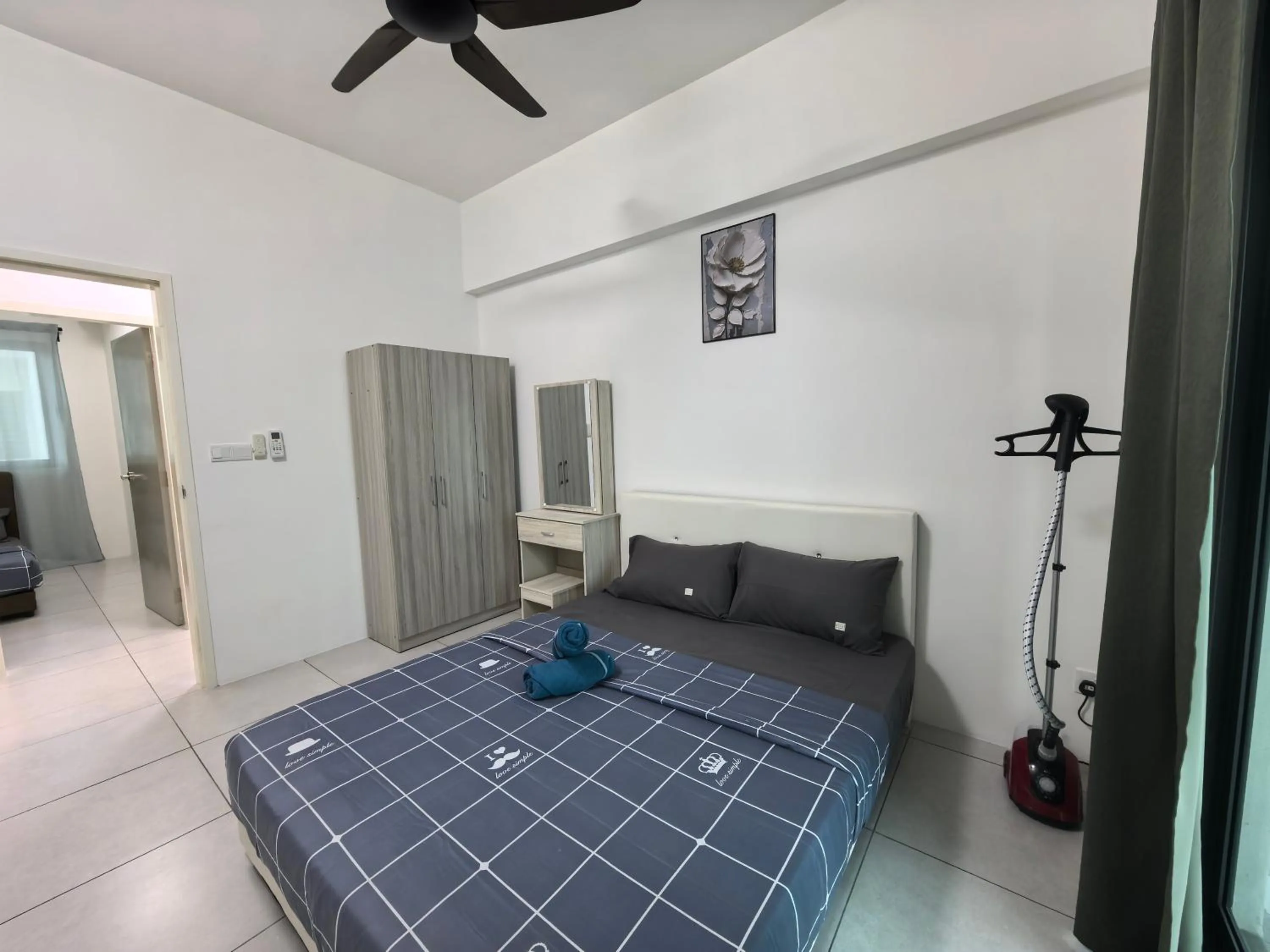 Bed in Bahagia Family House in Meritus