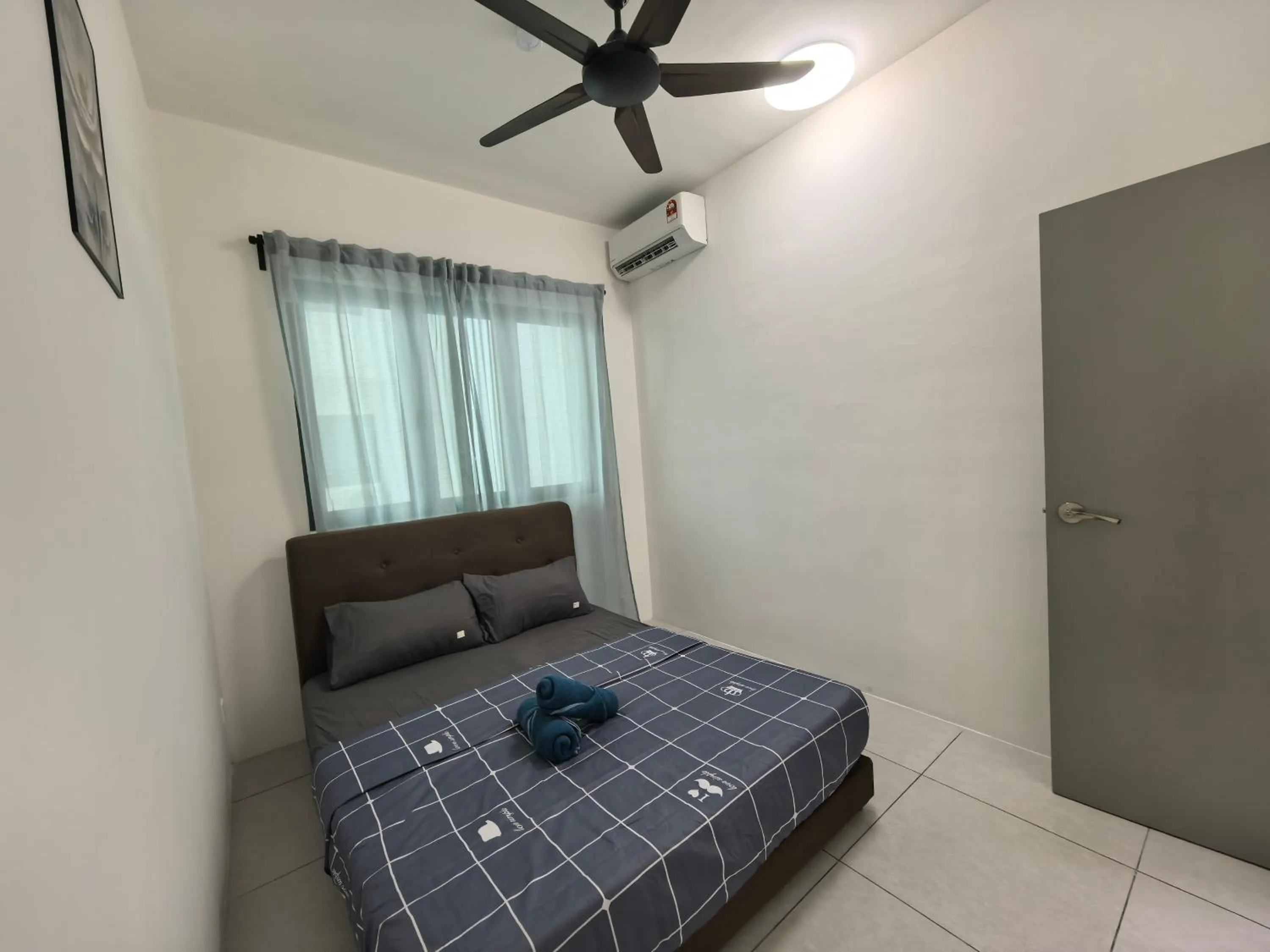 Bed in Bahagia Family House in Meritus