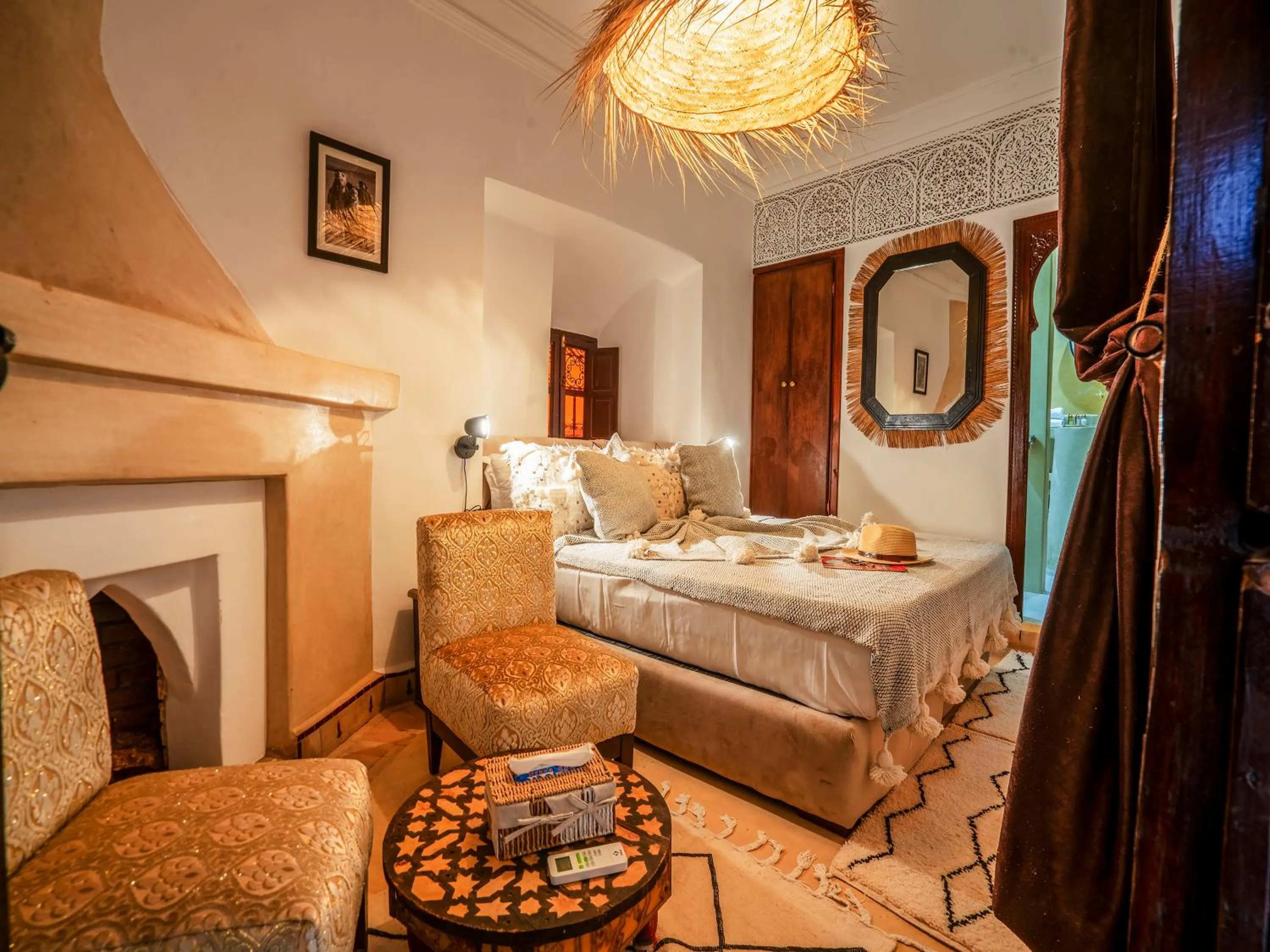 Photo of the whole room, Bed in Riad Yalla habibi