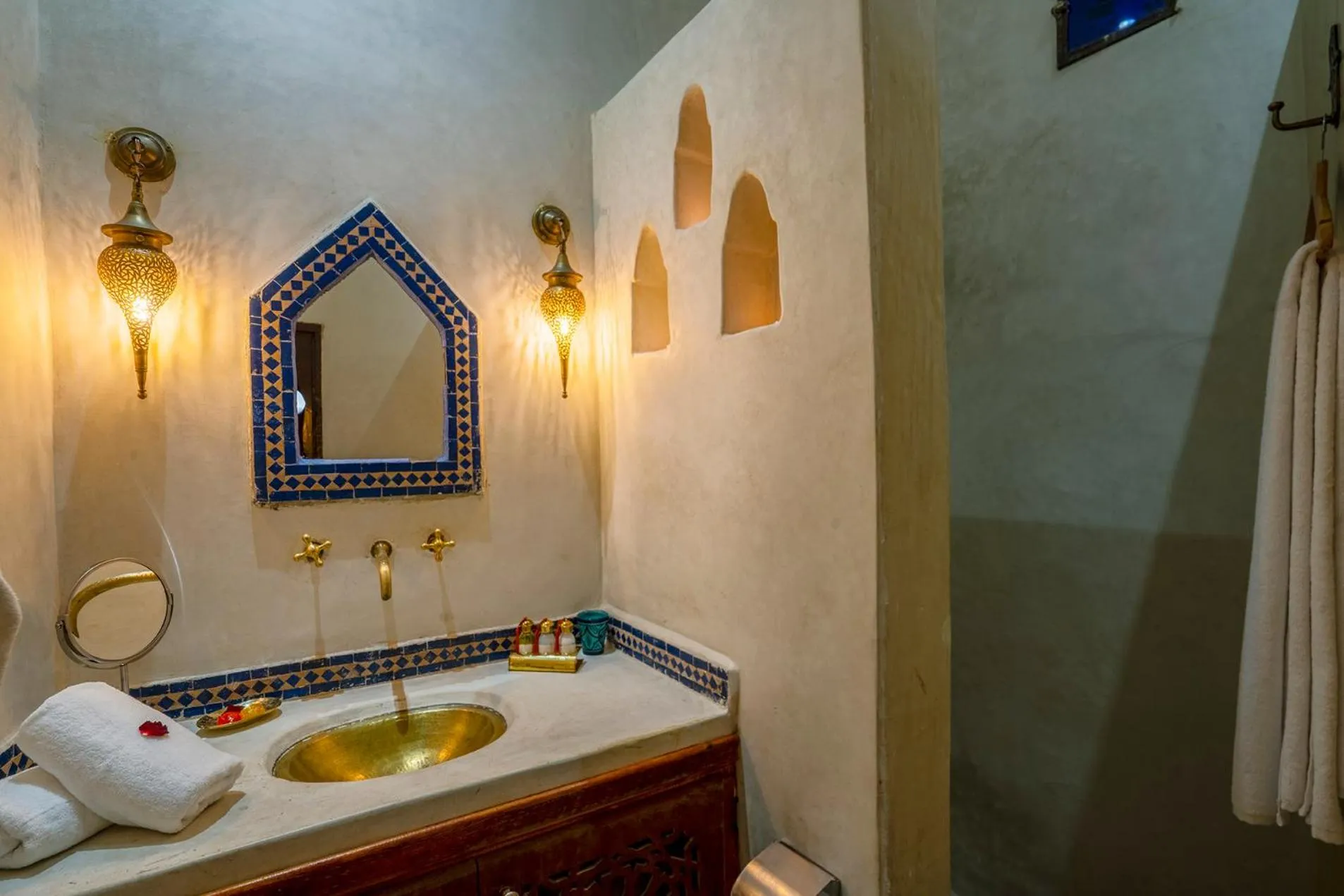 Bathroom in Riad Yalla habibi