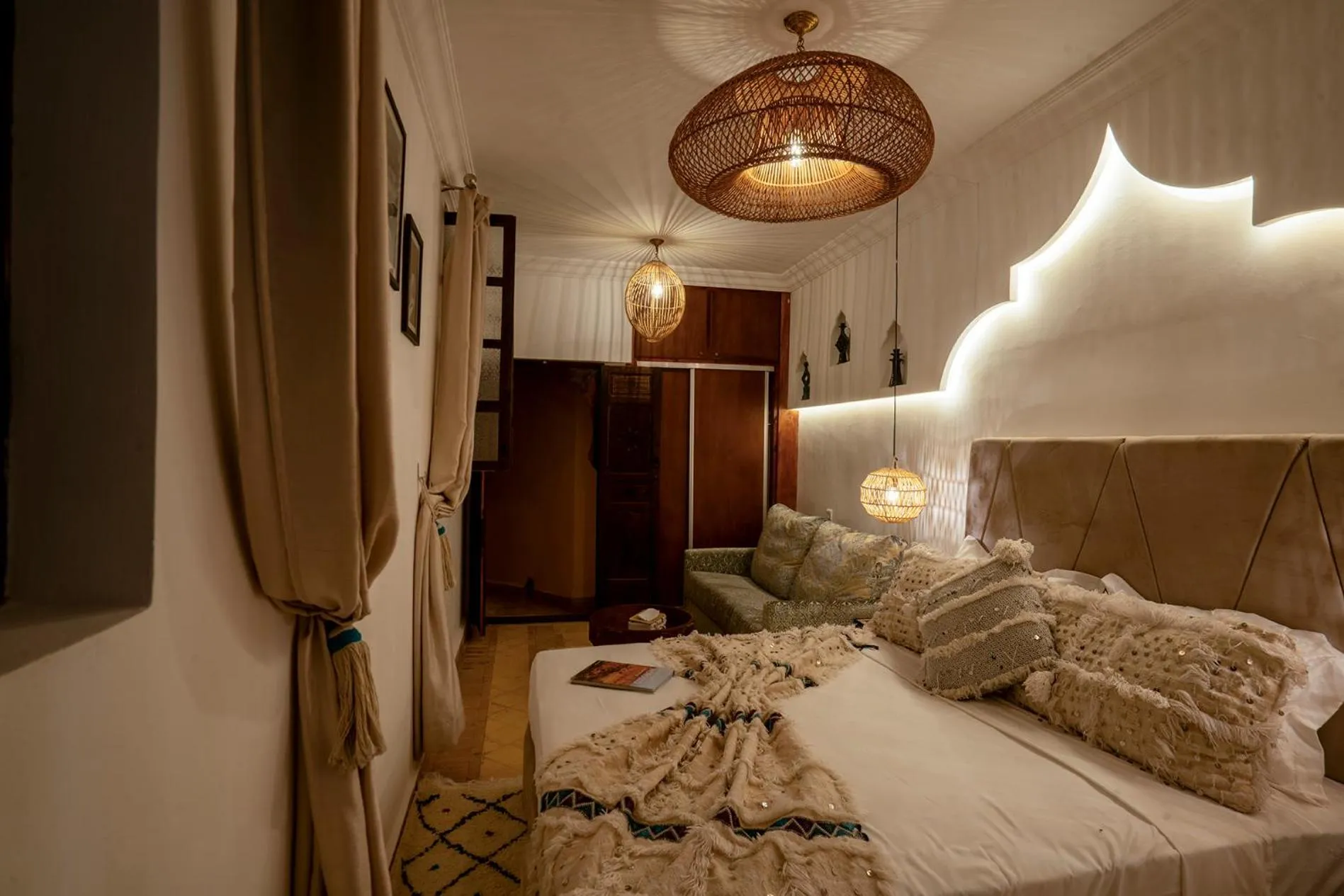 Photo of the whole room, Bed in Riad Yalla habibi