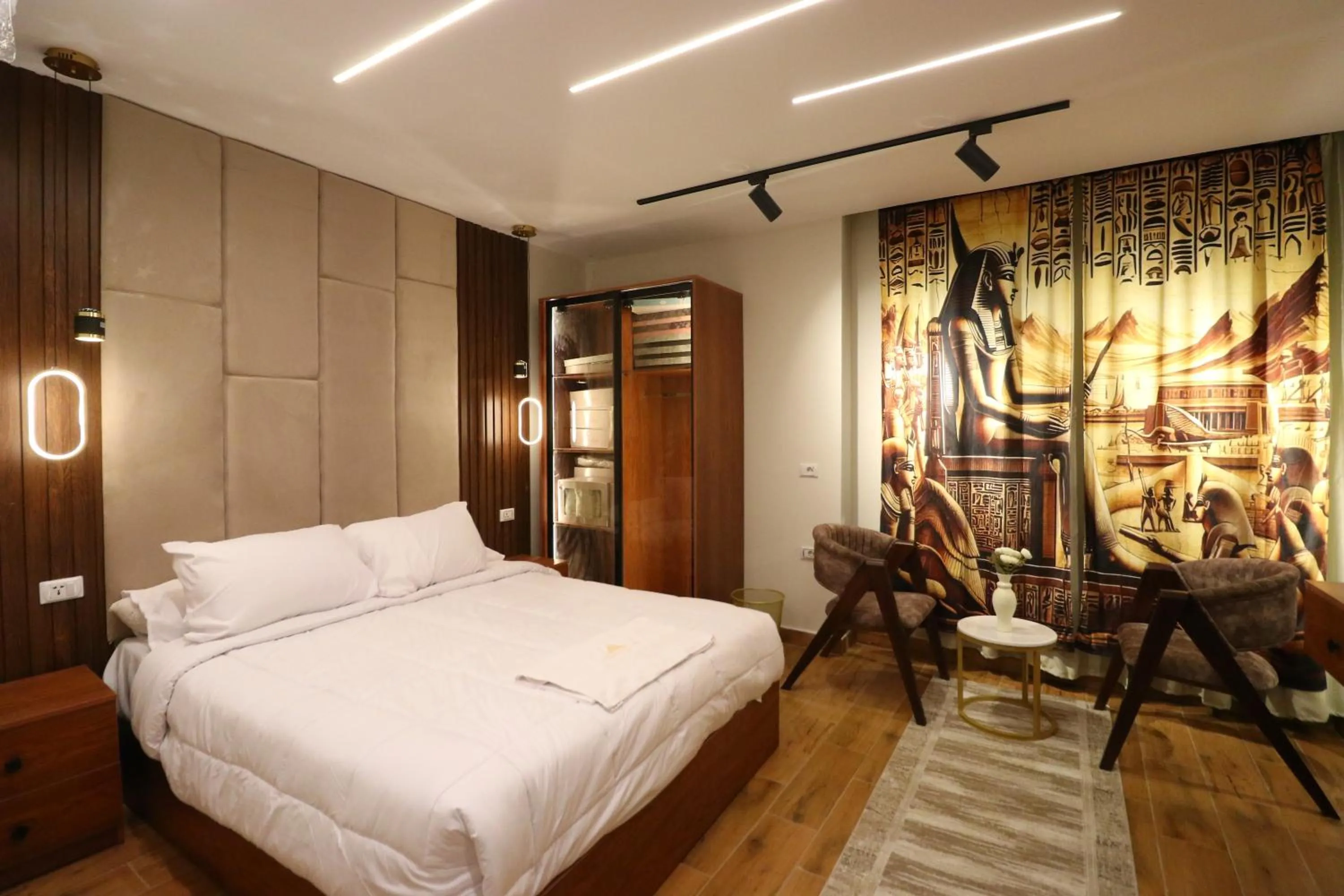 Photo of the whole room, Bed in Pyramids Skyline Hotel Cairo