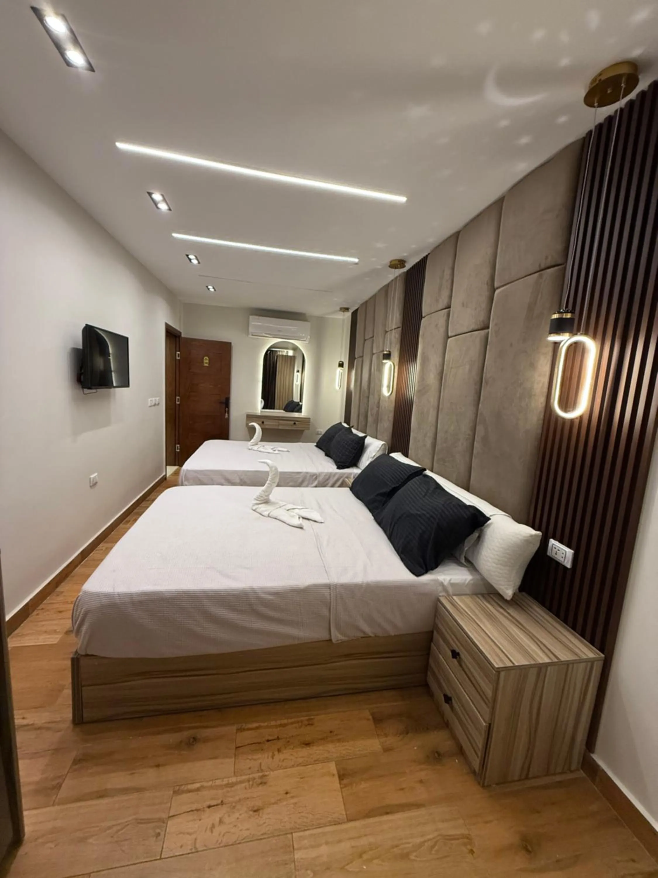 Photo of the whole room, Bed in Pyramids Skyline Hotel Cairo