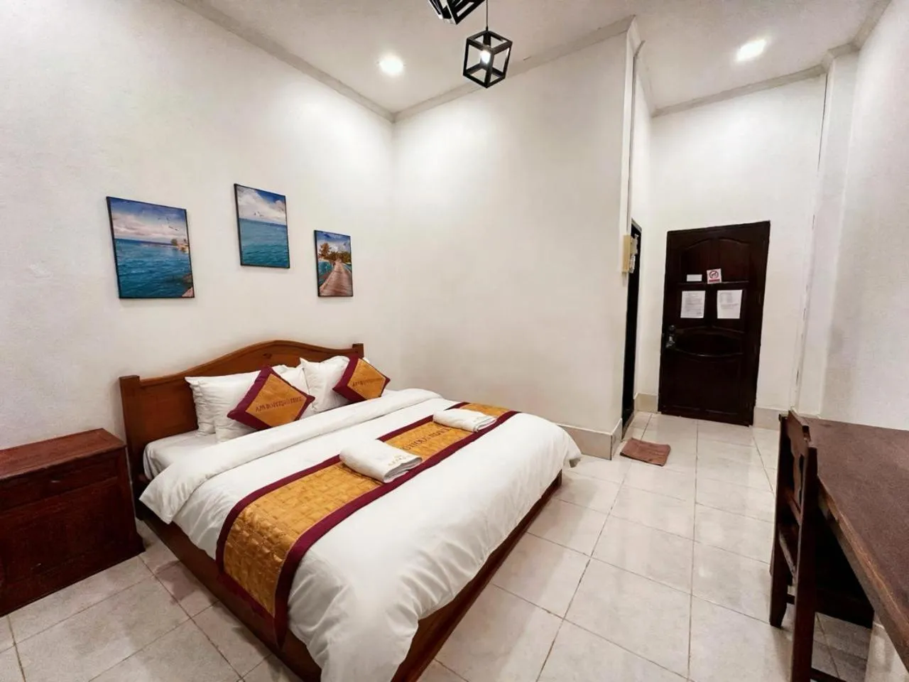 Bedroom, Bed in A P S Hotel