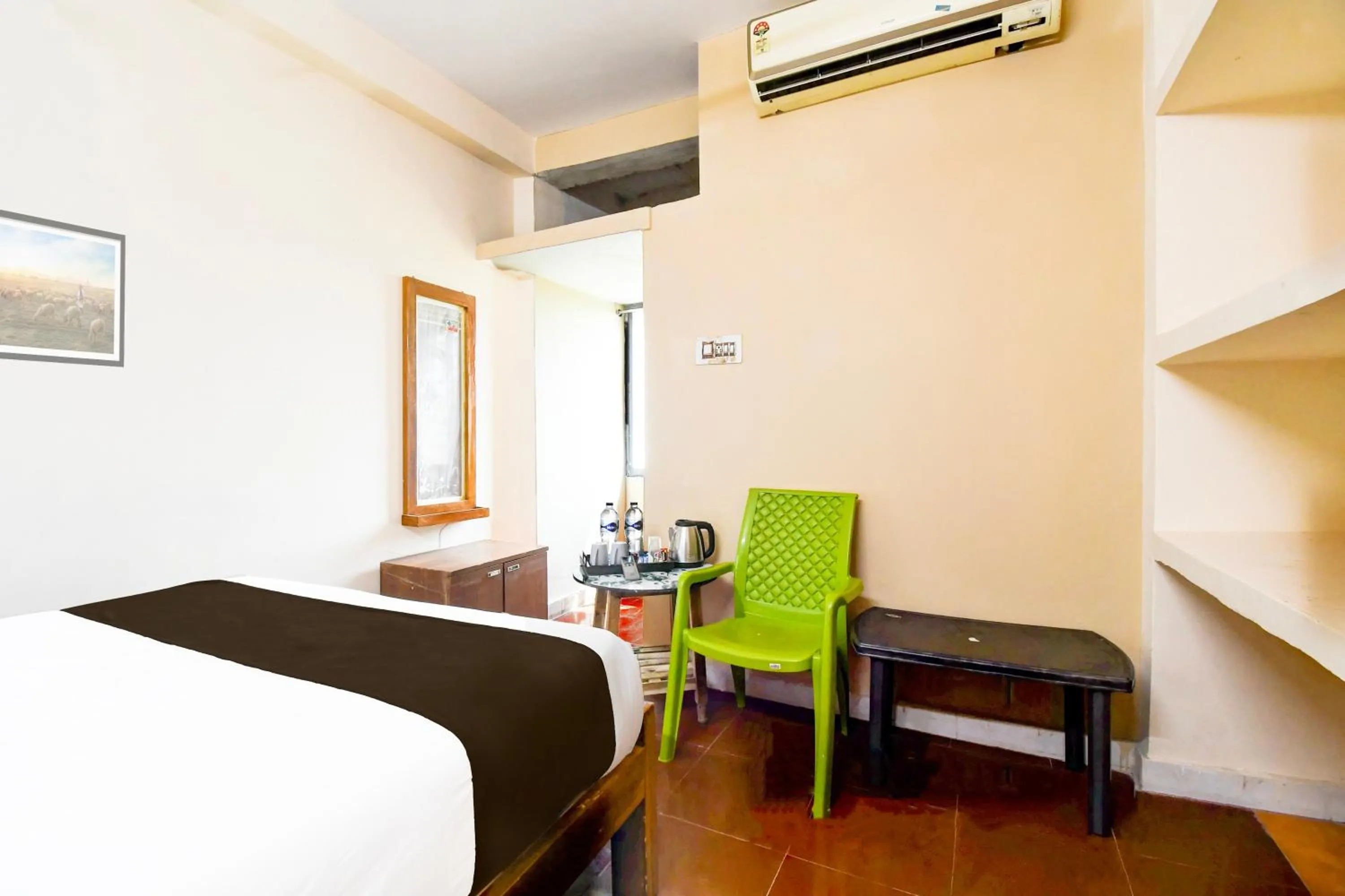 Bedroom, Bed in Hotel O Khushi Guest House