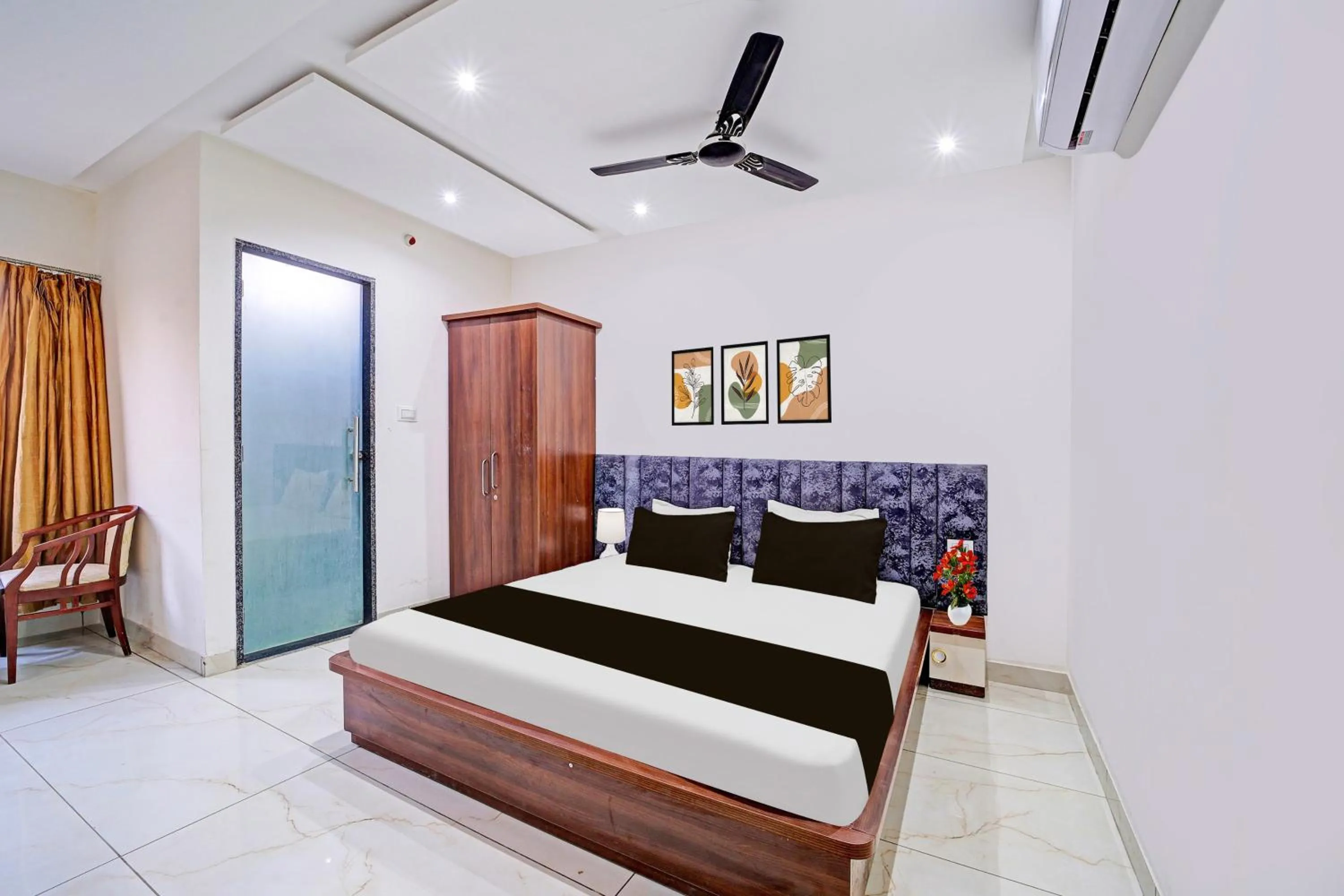 Bedroom, Bed in Super Townhouse LIG Main Road Indore
