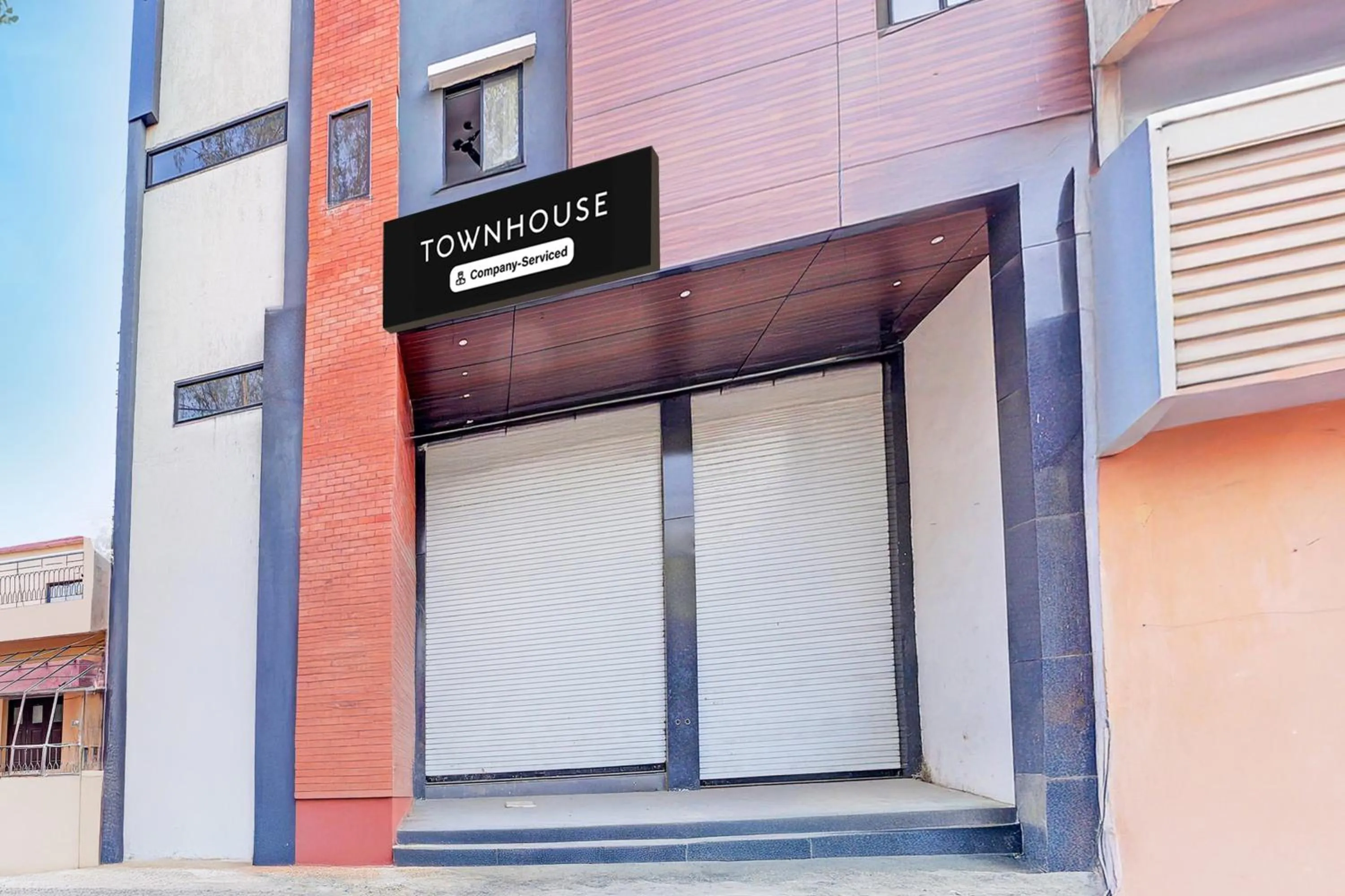 Facade/entrance in Super Townhouse LIG Main Road Indore