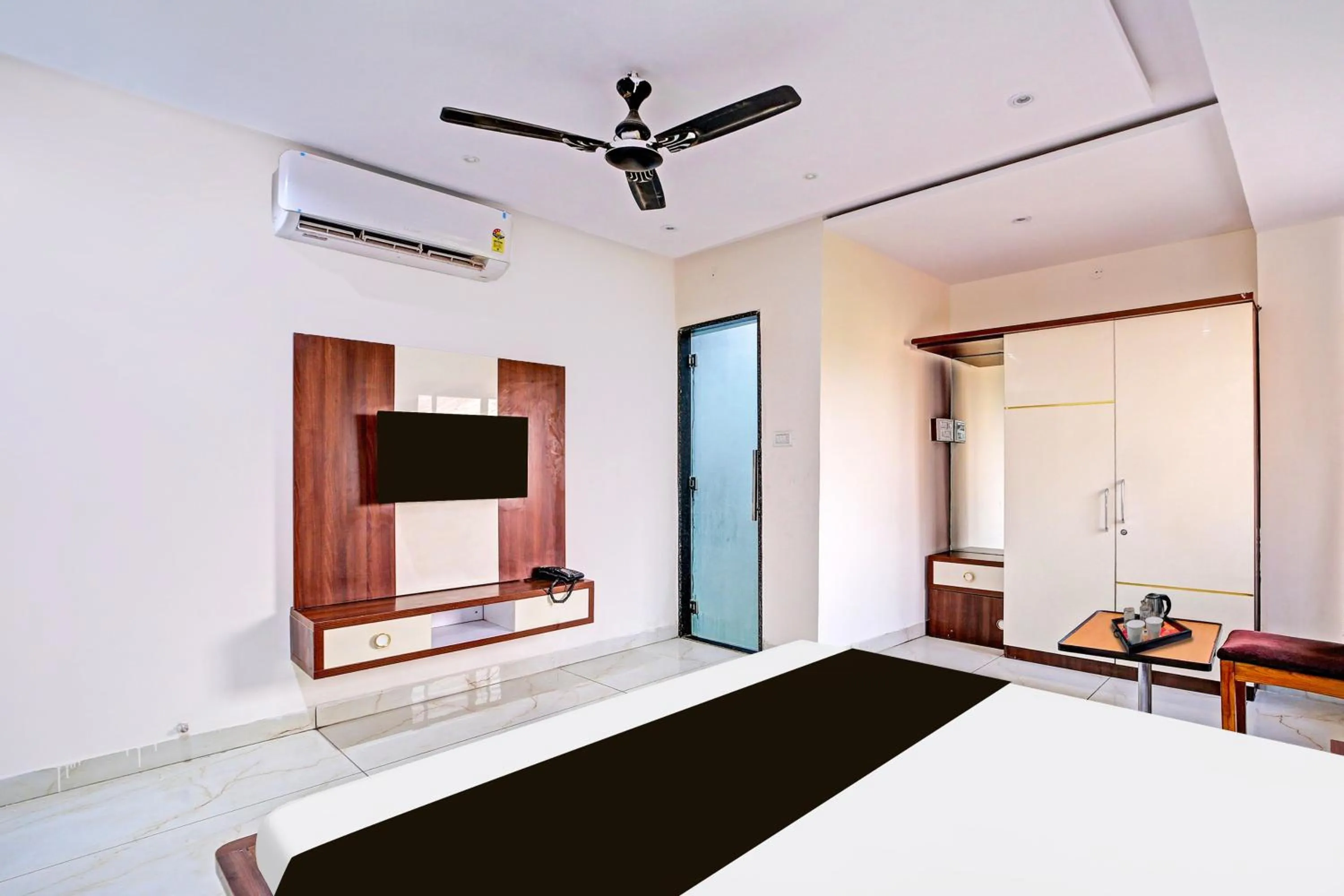 Bedroom, Bed in Super Townhouse LIG Main Road Indore