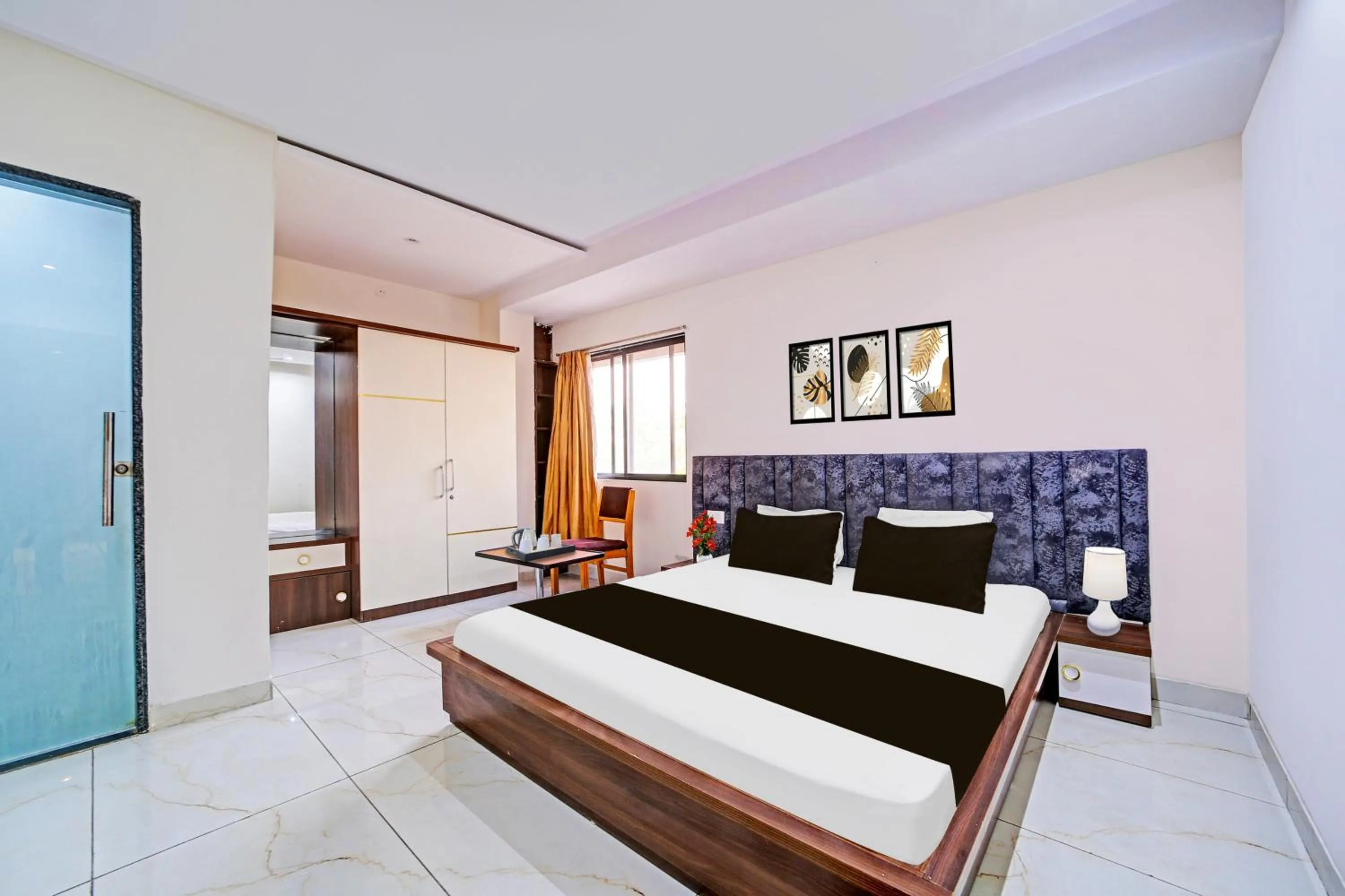 Bedroom, Bed in Super Townhouse LIG Main Road Indore