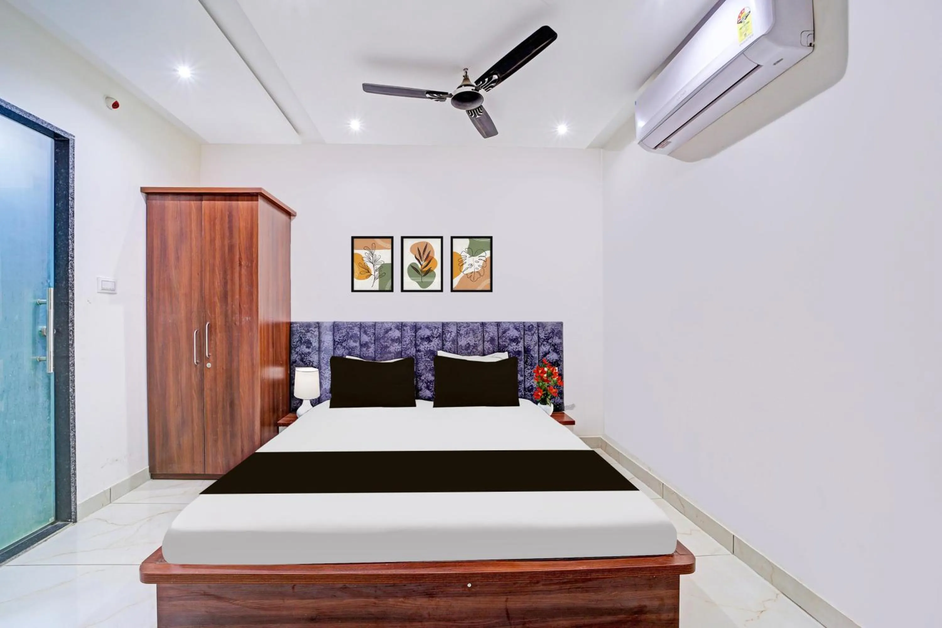 Bedroom, Bed in Super Townhouse LIG Main Road Indore