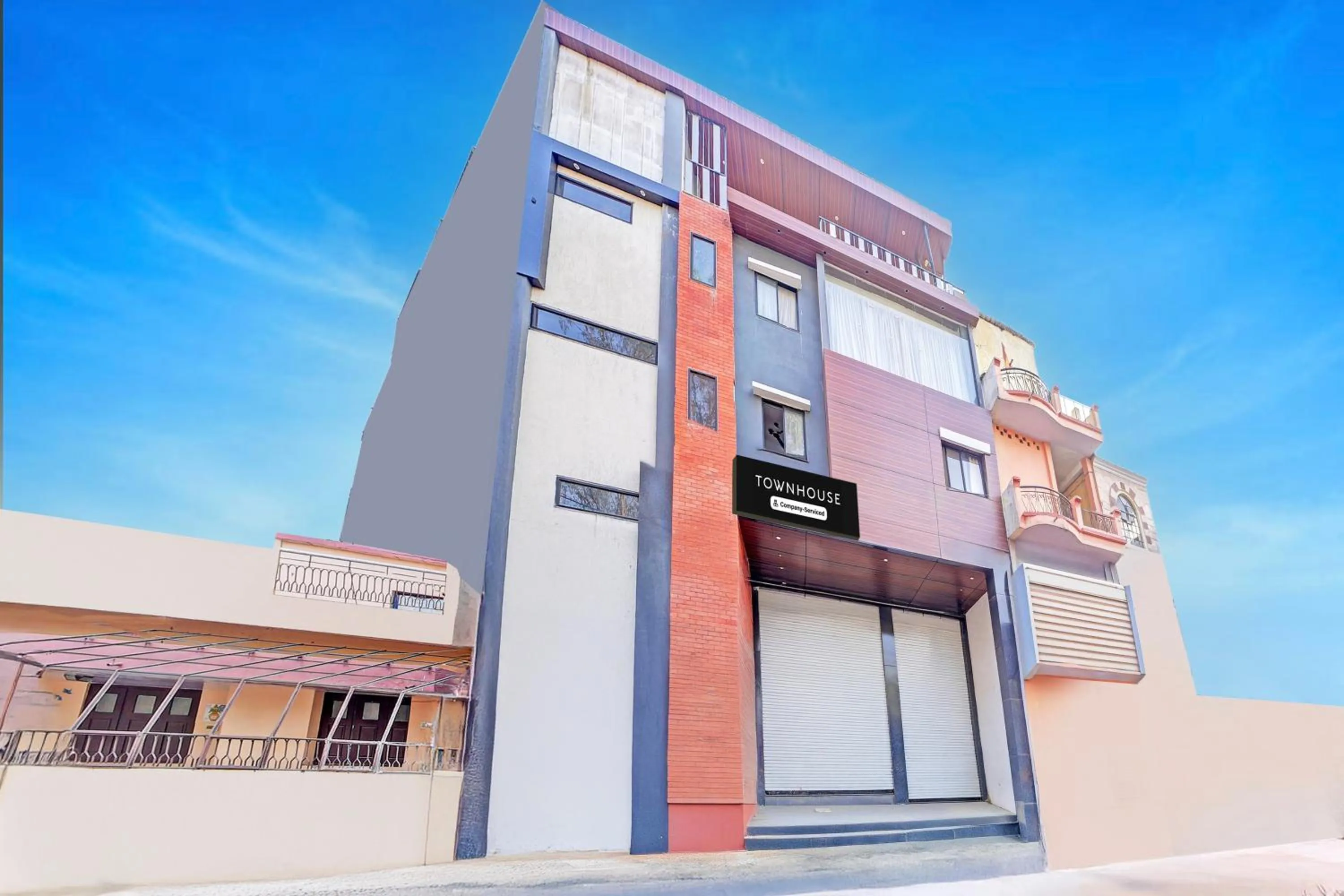 Facade/entrance in Super Townhouse LIG Main Road Indore