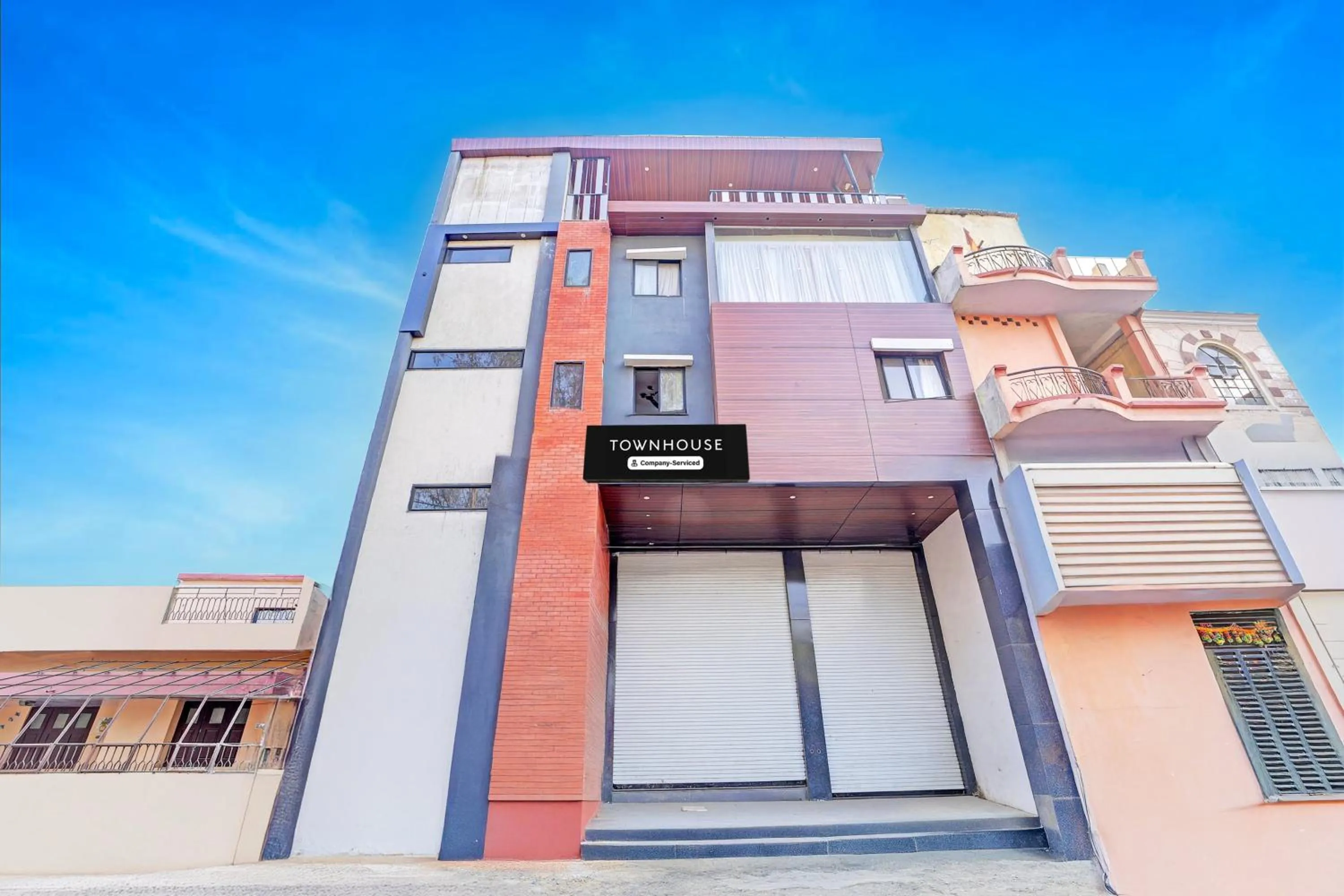 Facade/entrance in Super Townhouse LIG Main Road Indore