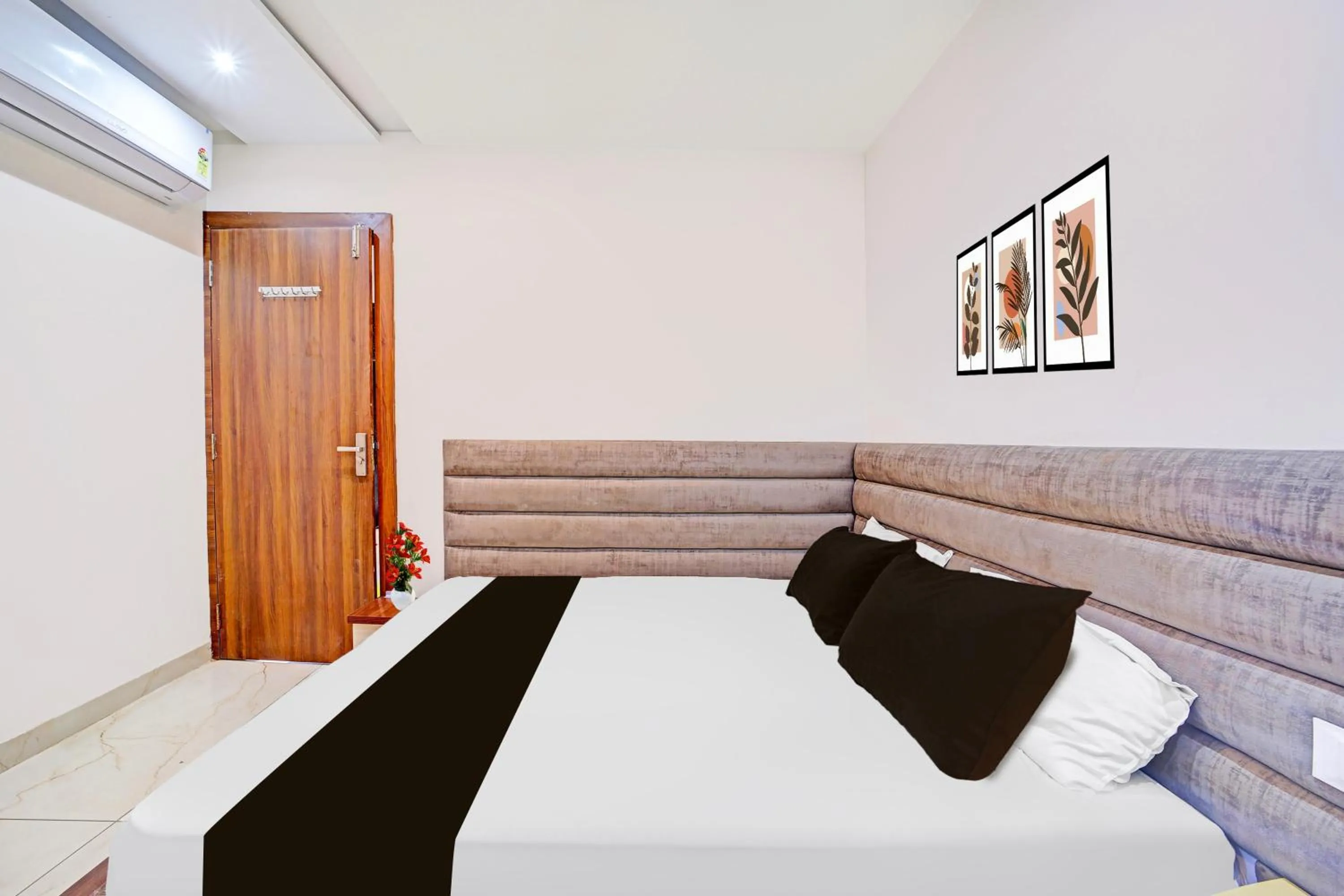 Bedroom, Bed in Super Townhouse LIG Main Road Indore