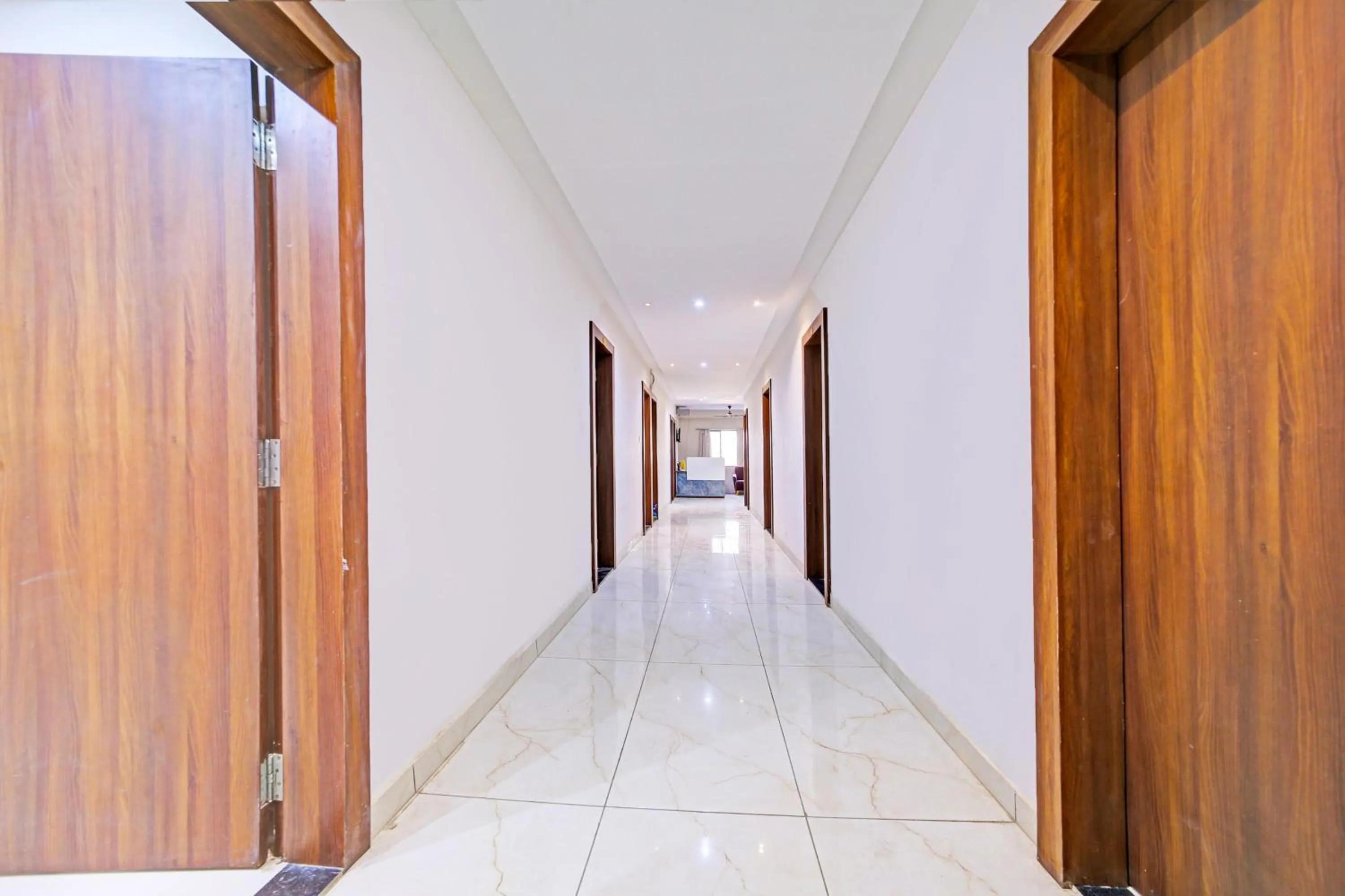 Lobby or reception in Super Townhouse LIG Main Road Indore