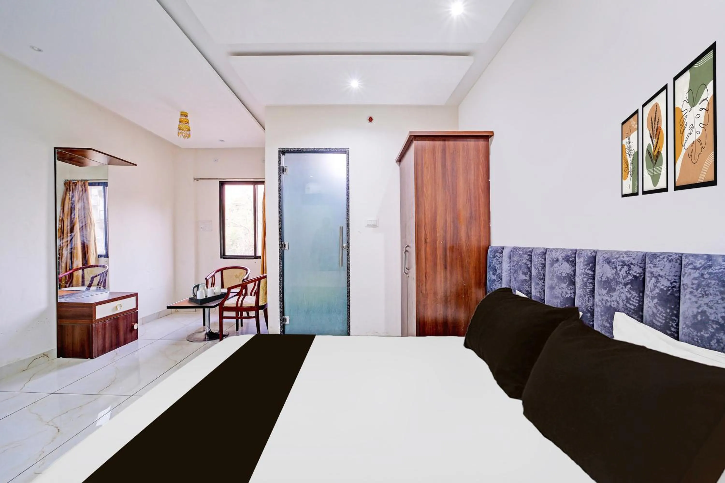 Bedroom, Bed in Super Townhouse LIG Main Road Indore