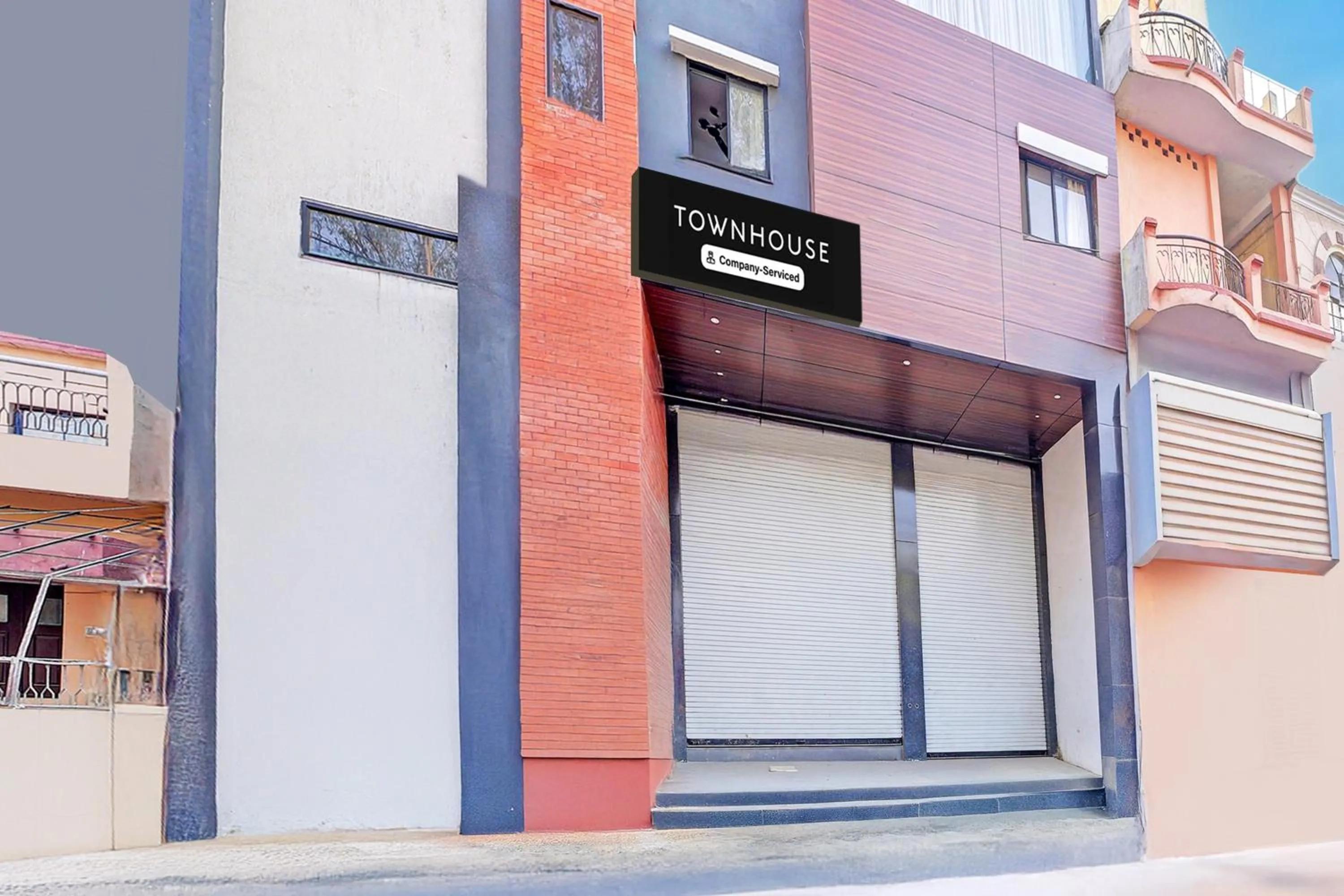 Facade/entrance in Super Townhouse LIG Main Road Indore