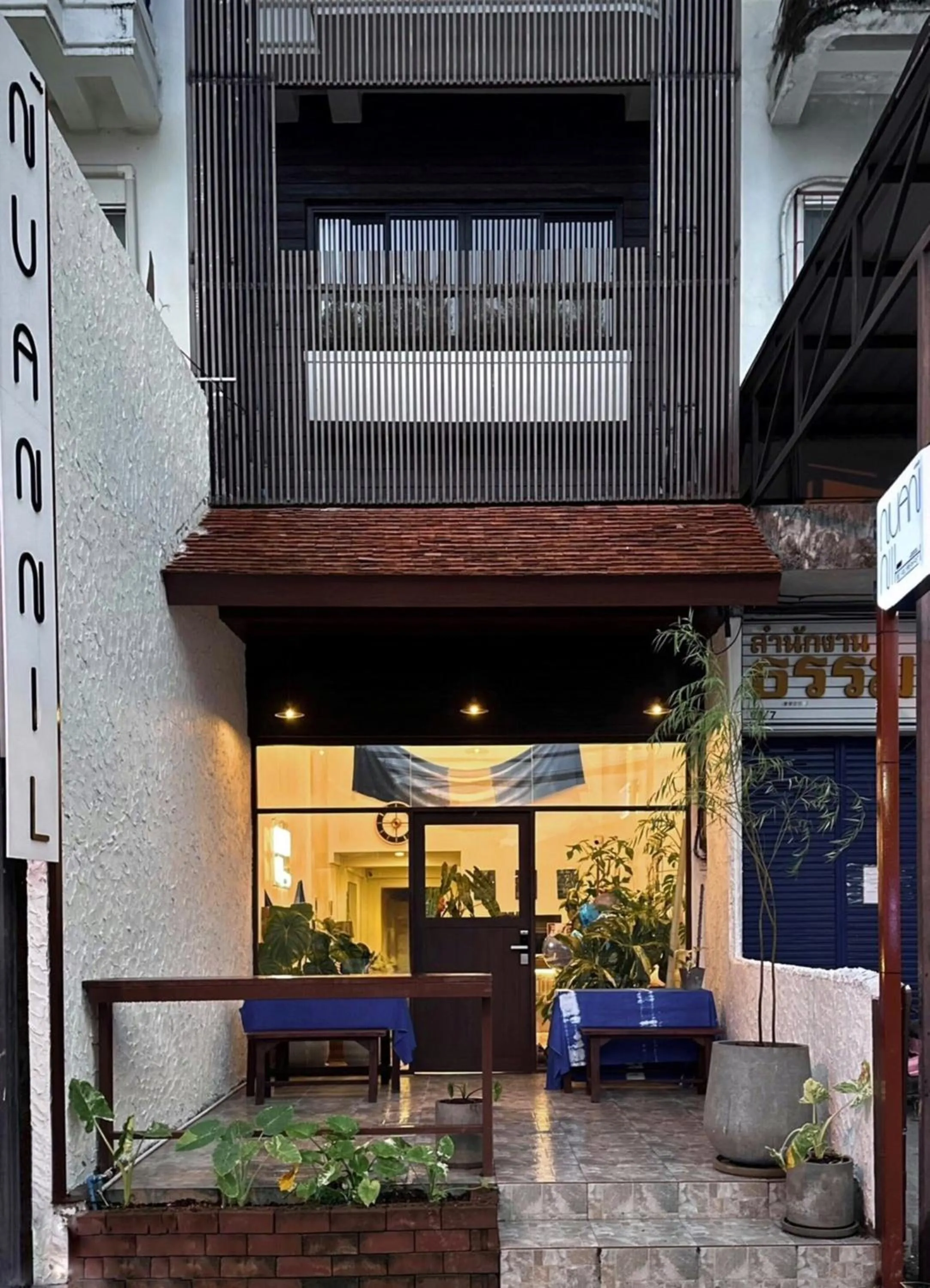 Property building in Nuan Nil Secret Courtyard