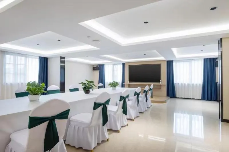 Property building in Days Inn by Wyndham Kunming Panlong