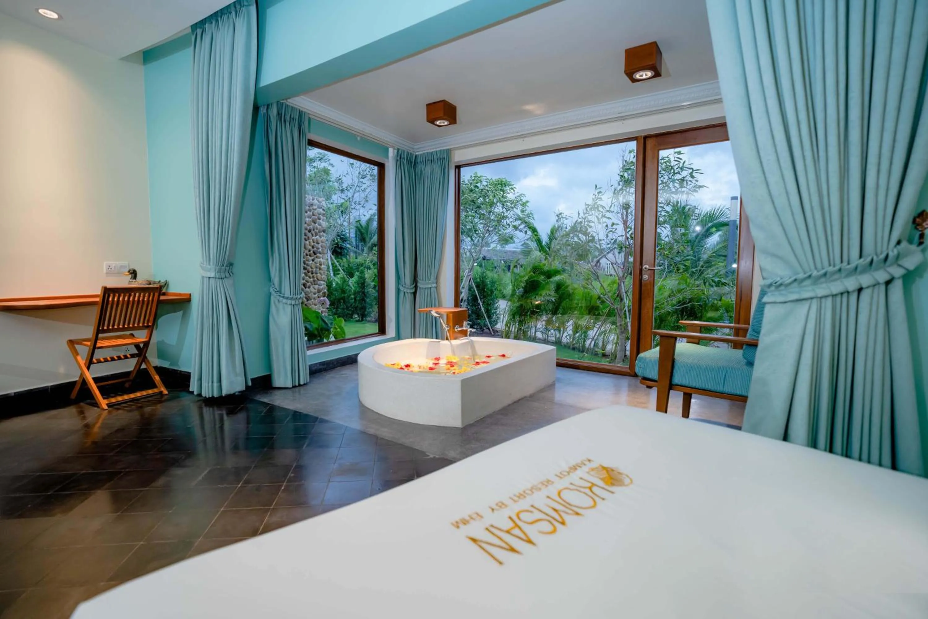 View (from property/room), Bed in Komsan Kampot Resort