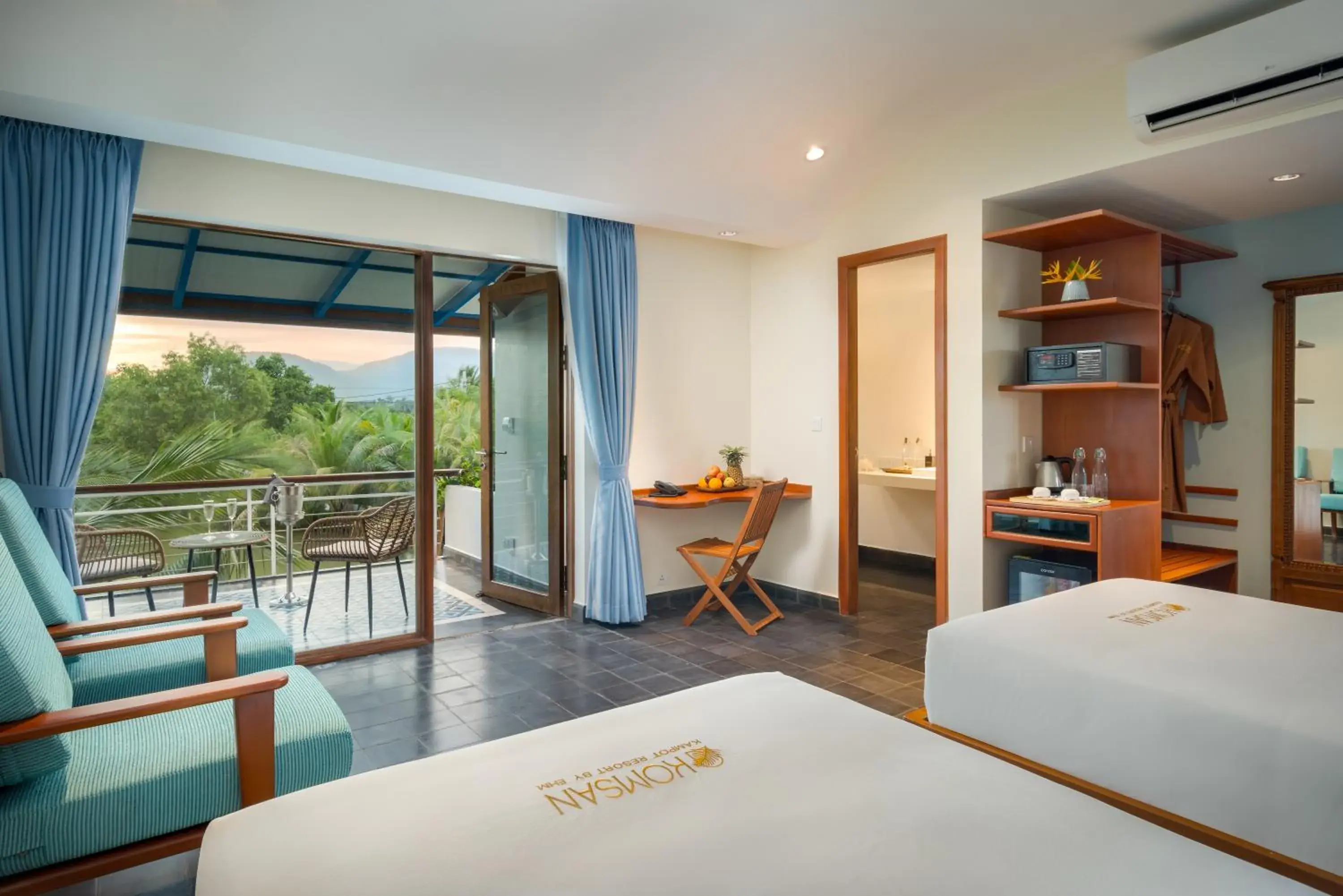 Deluxe Twin Balcony in Komsan Kampot Resort Deluxe Twin Balcony in Komsan Kampot Resort