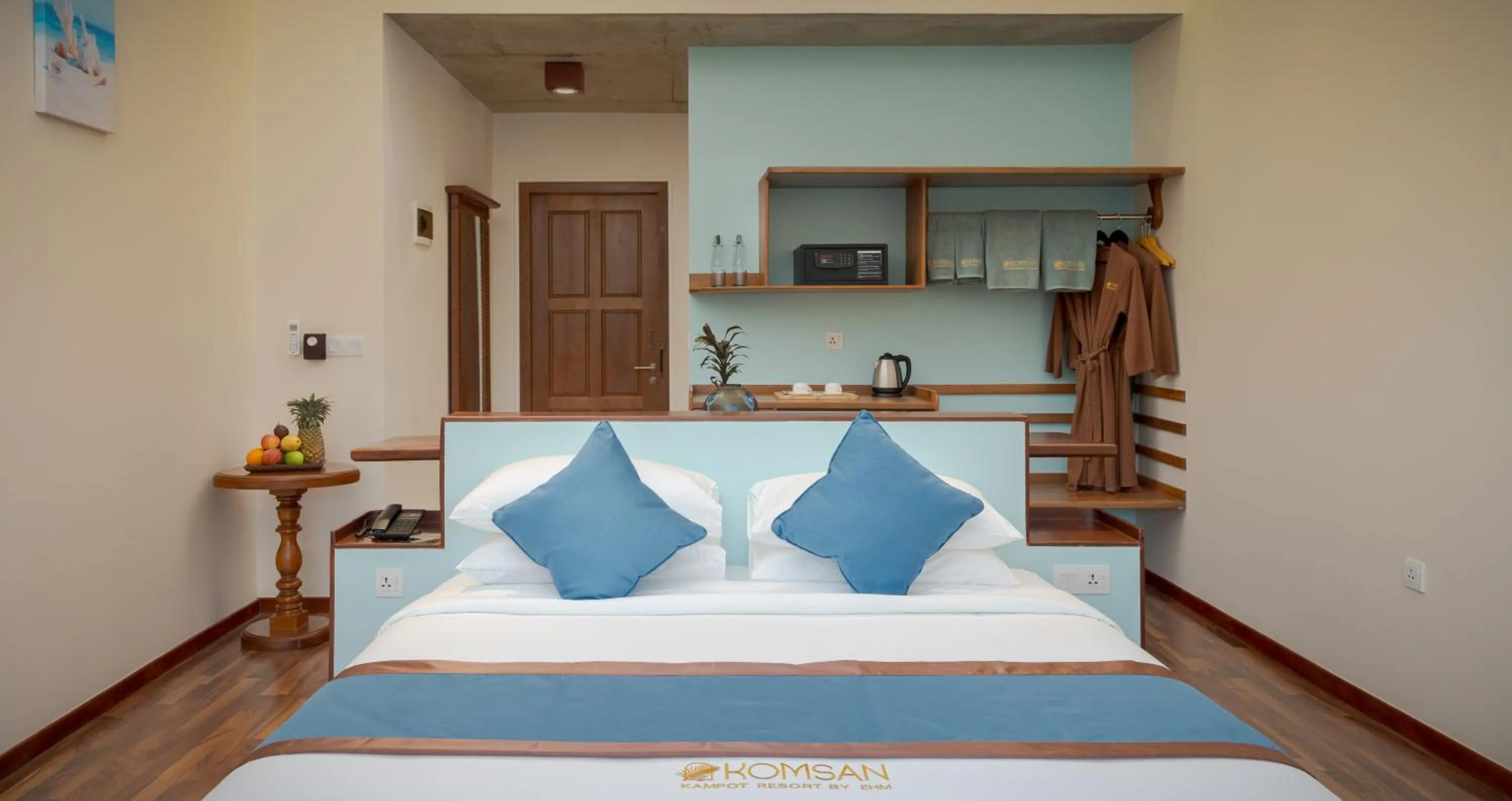 Bed in Komsan Kampot Resort