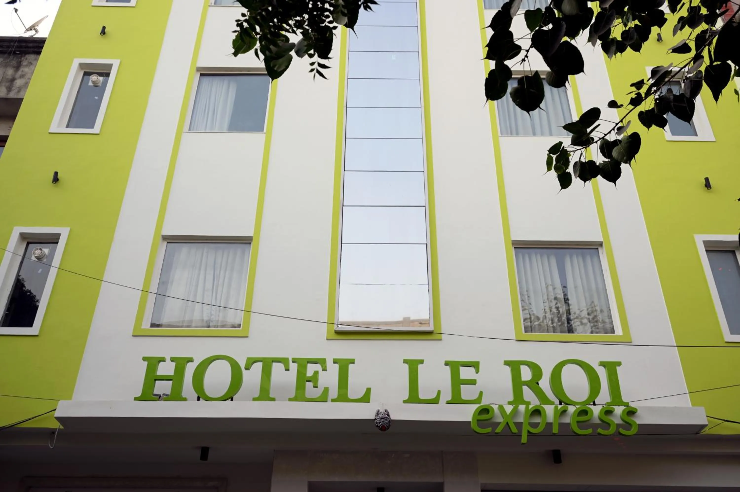 Property building in Hotel Le Roi Express Karol Bagh