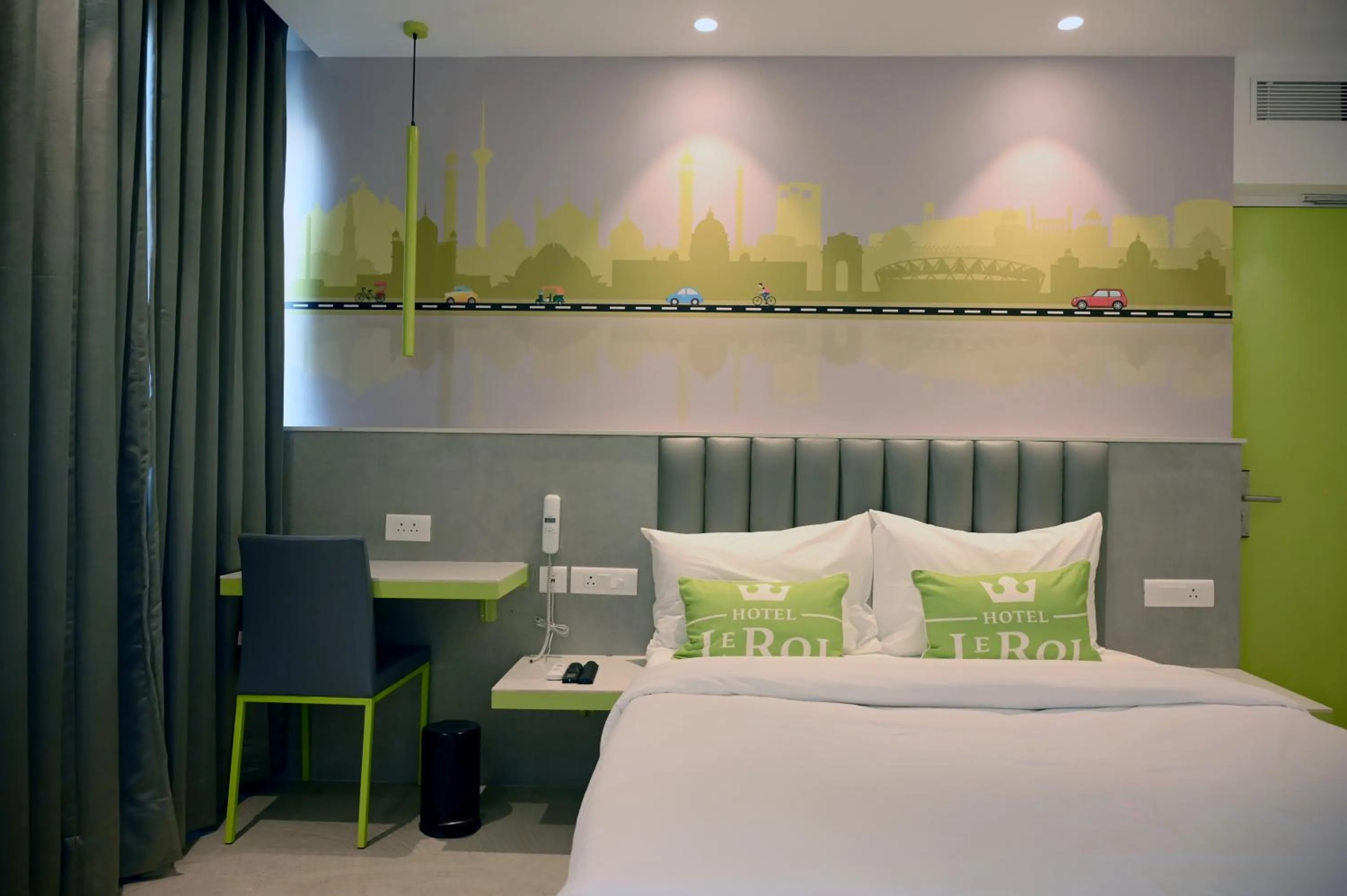 Bed in Hotel Le Roi Express Karol Bagh